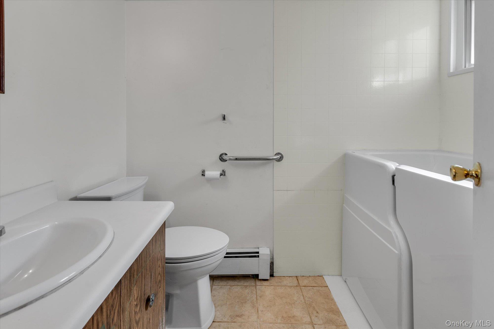 #20 photo, 282 N Oak Street, Massapequa , NY 11758