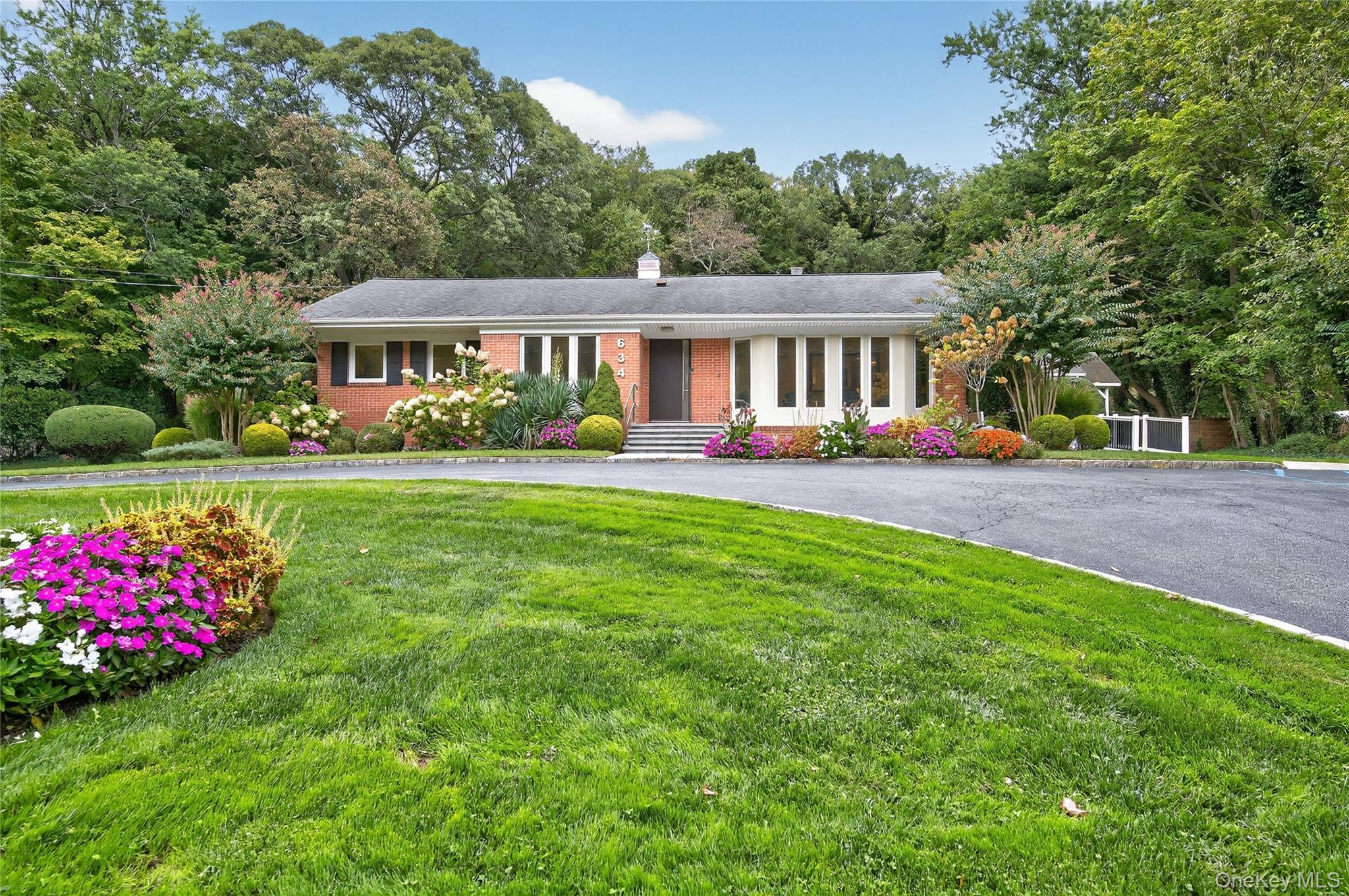 #1 photo, 634 Park Avenue, Huntington , NY 11743