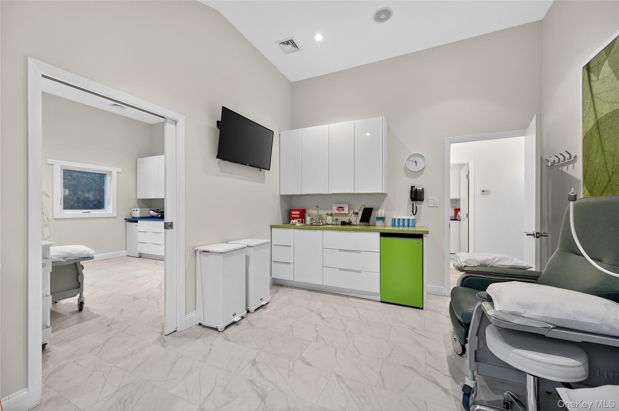 #15 photo, 634 Park Avenue, Huntington , NY 11743