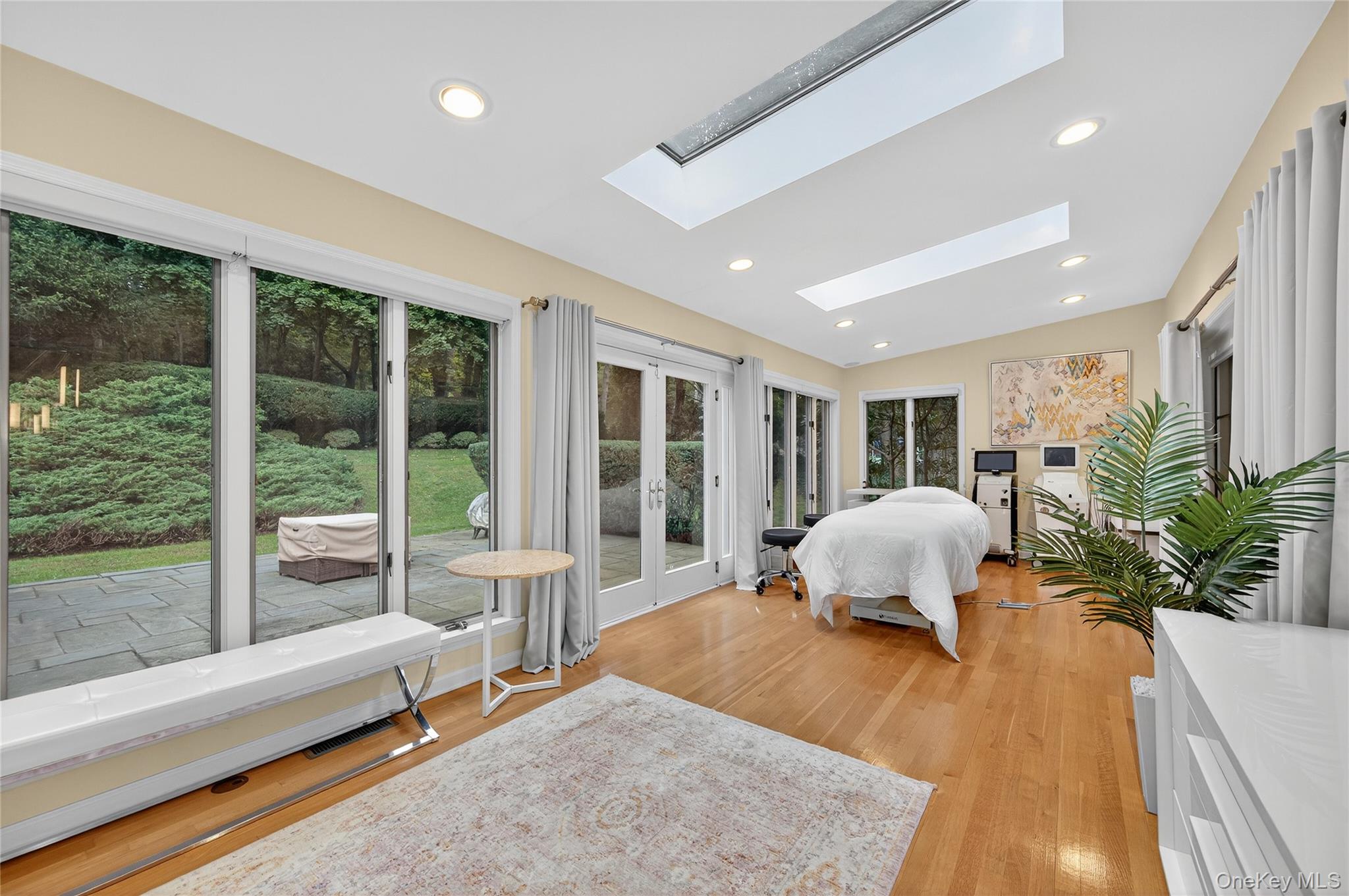 #20 photo, 634 Park Avenue, Huntington , NY 11743