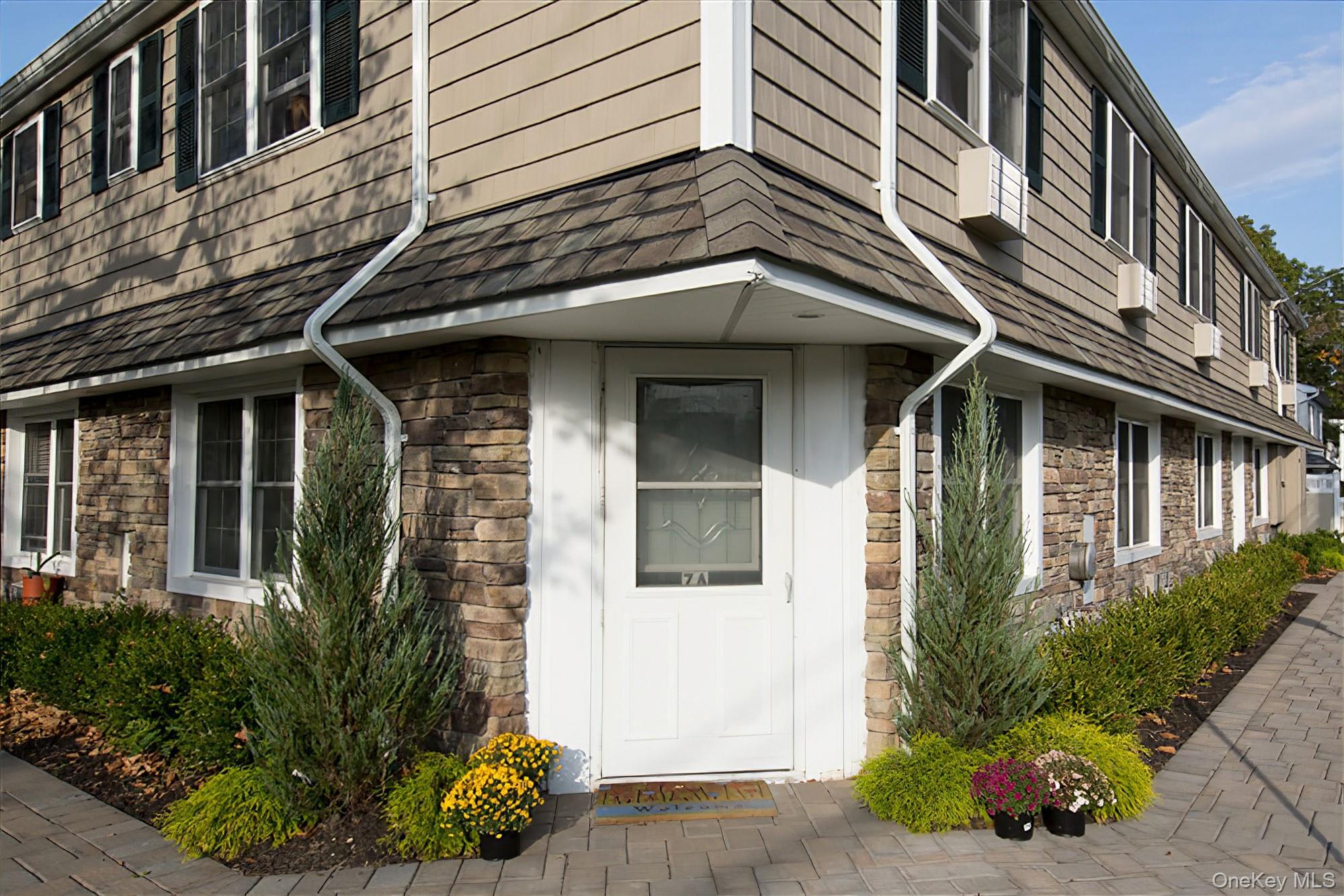 #1 photo, 140 Orinoco Drive, सफ़ोक काउंटी Brightwaters , NY 11718