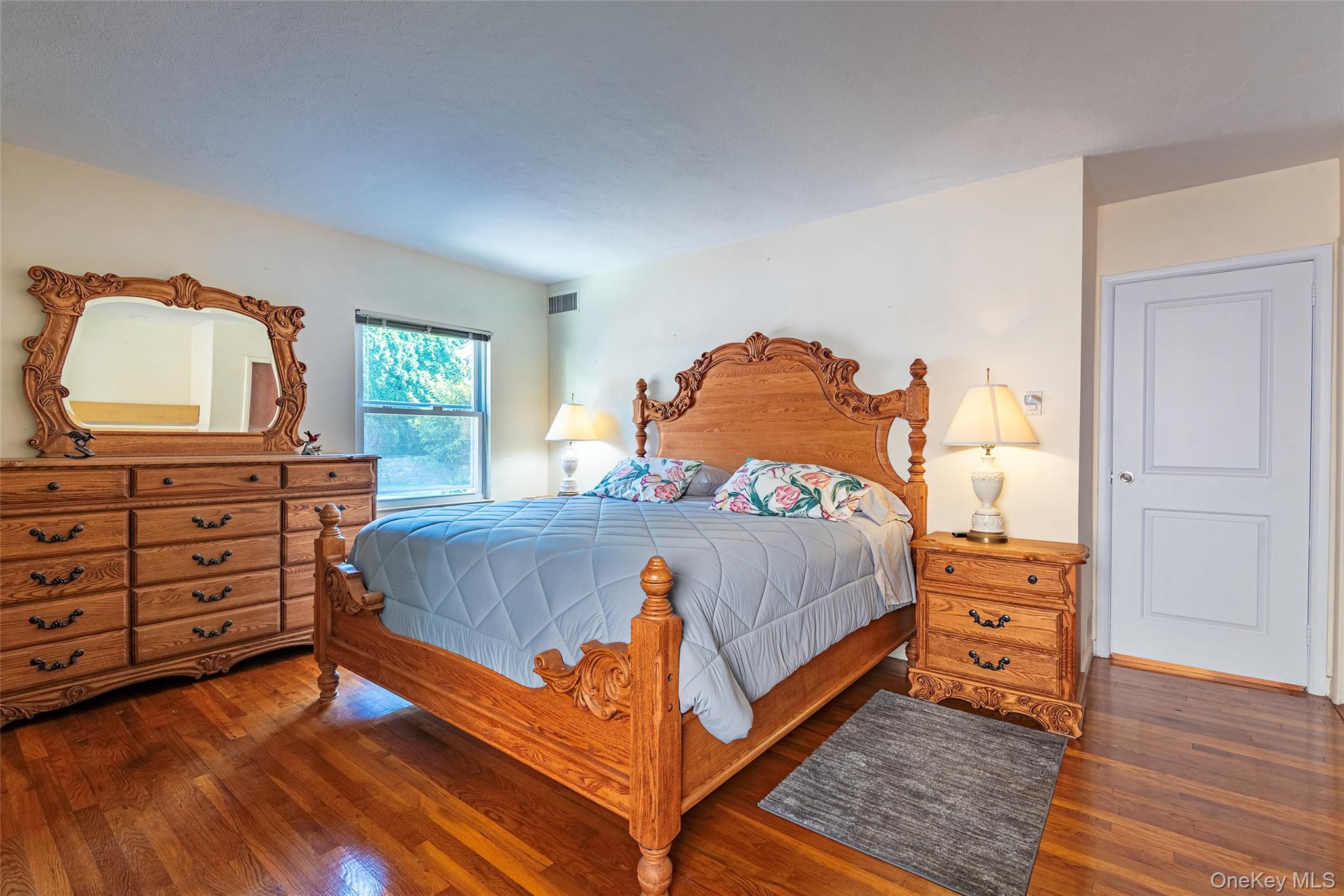 #18 photo, 53-21 240th Street, 皇后區 道格拉斯頓 Douglaston , NY 11362