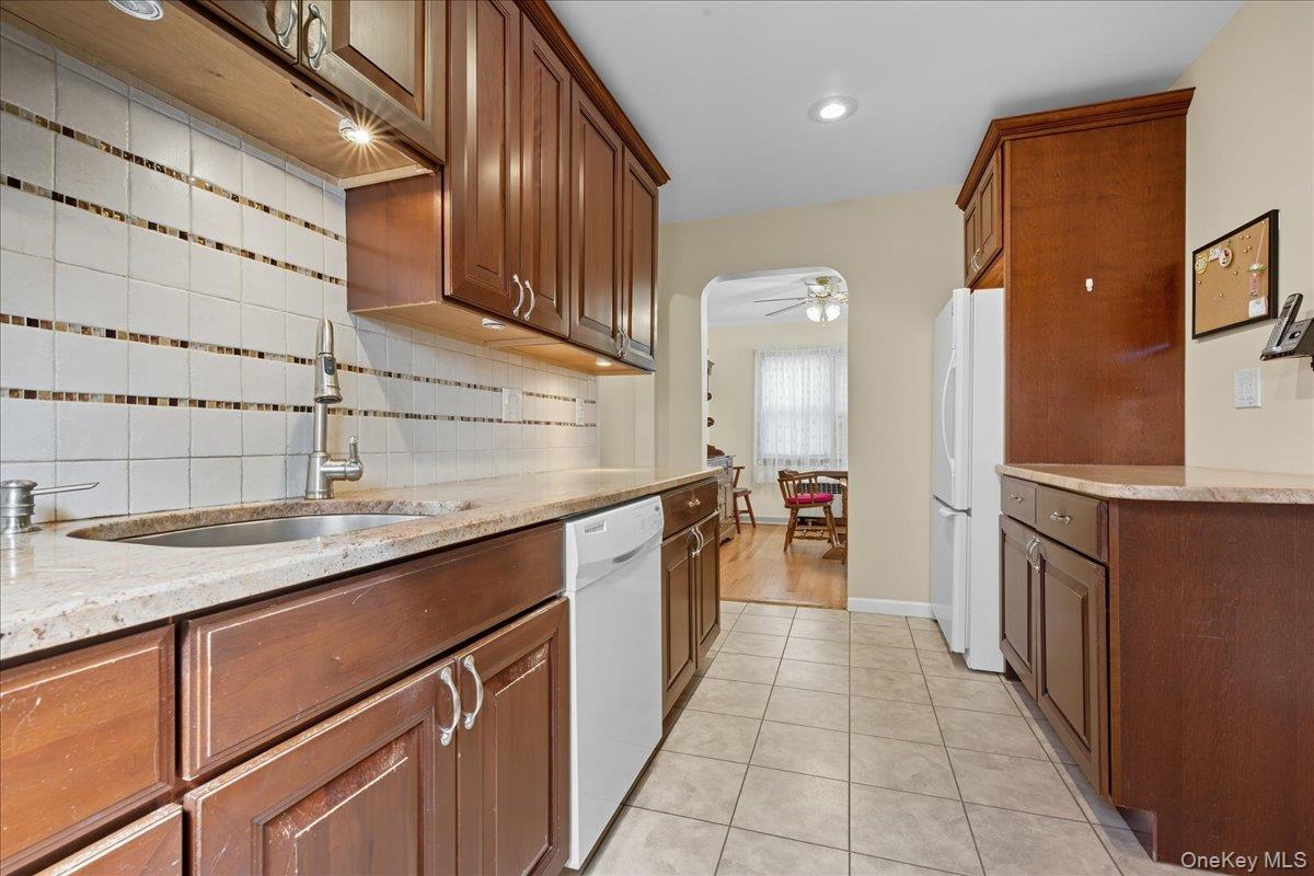 #12 photo, 215 New Hyde Park Road, New Hyde Park , NY 11040