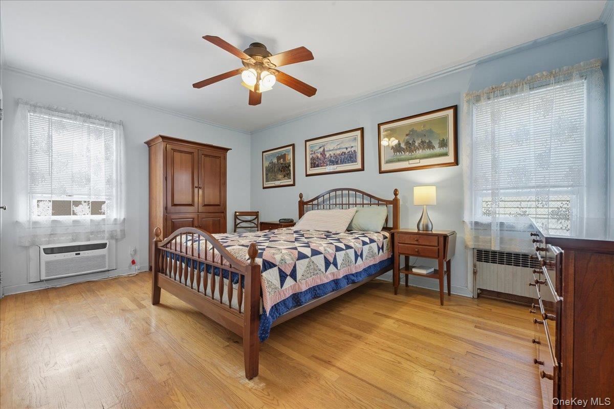 #15 photo, 215 New Hyde Park Road, New Hyde Park , NY 11040