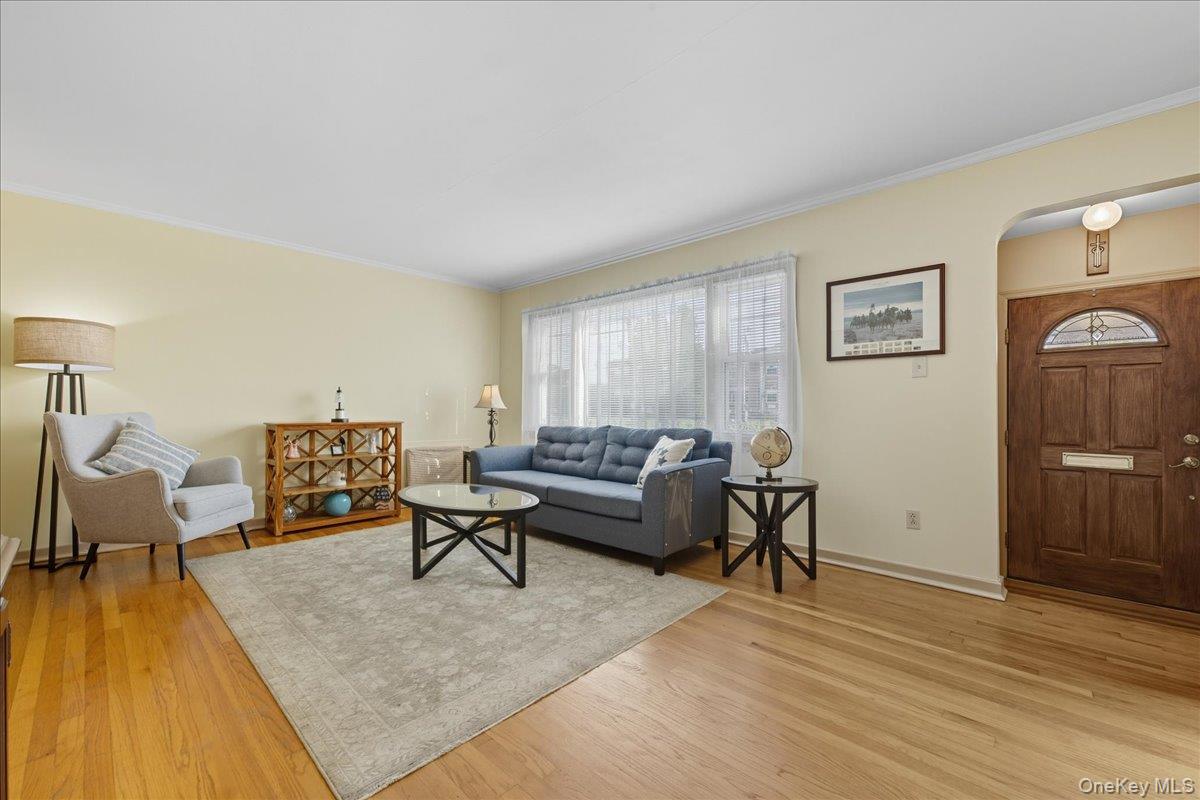 #4 photo, 215 New Hyde Park Road, New Hyde Park , NY 11040