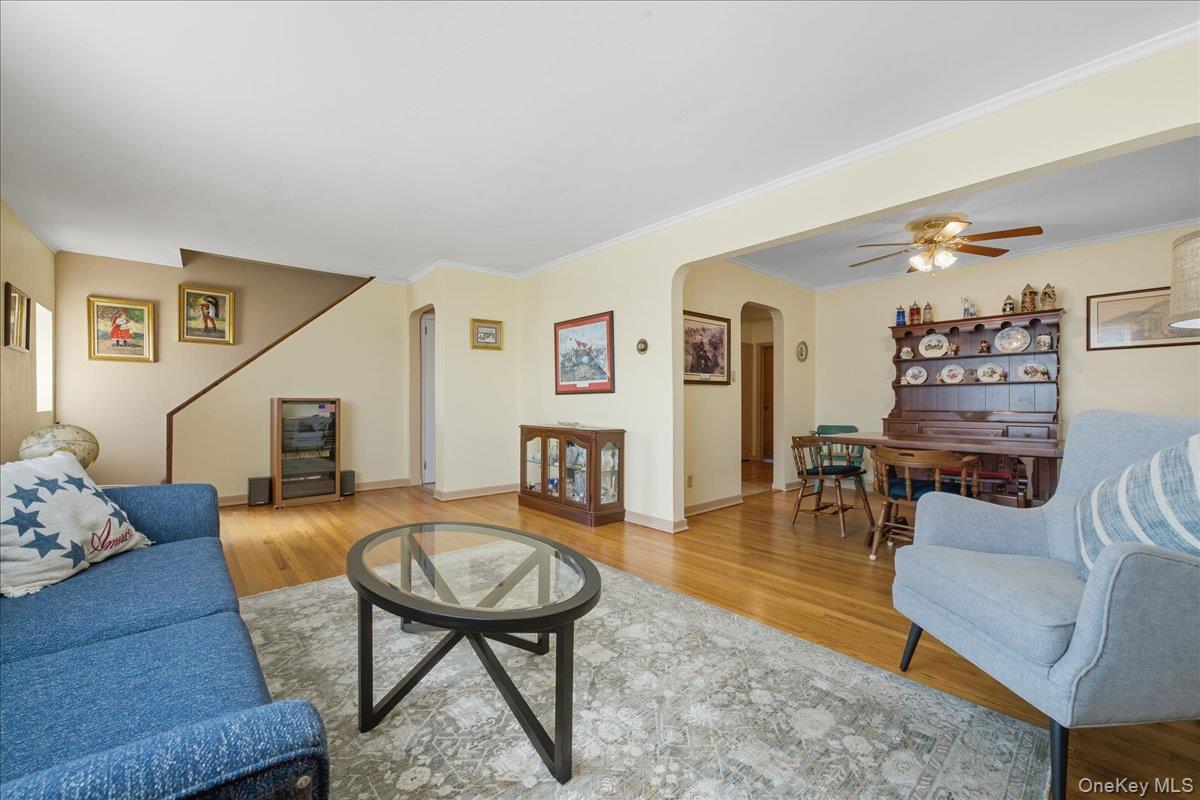 #6 photo, 215 New Hyde Park Road, New Hyde Park , NY 11040