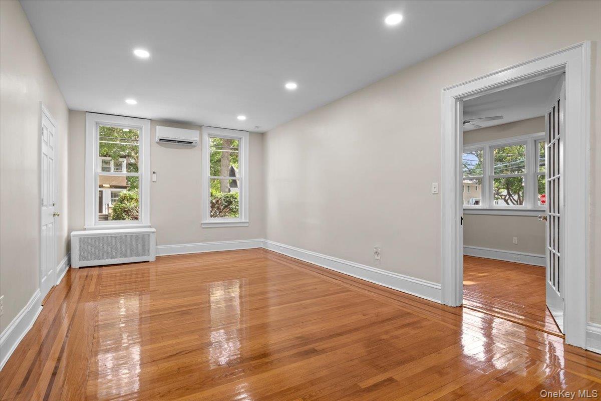 #8 photo, 78 Violet Avenue, Floral Park , NY 11001