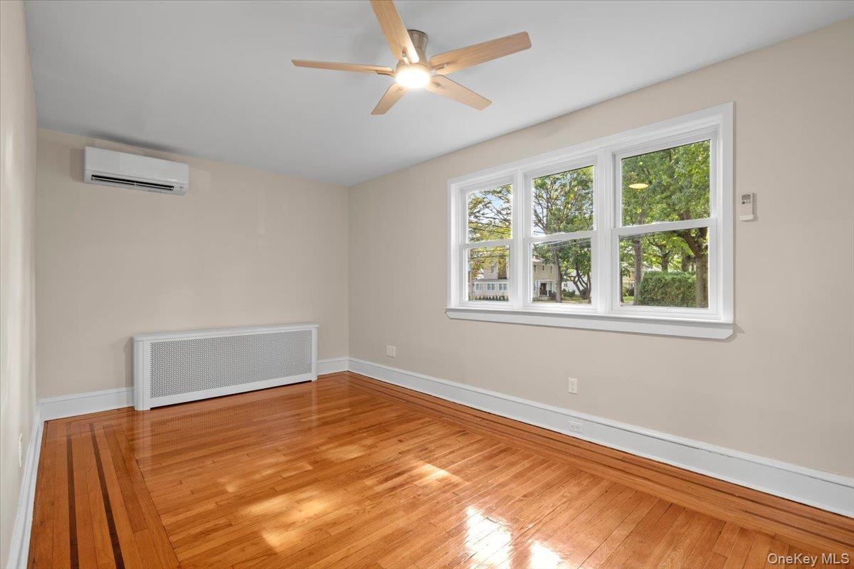 #9 photo, 78 Violet Avenue, Floral Park , NY 11001