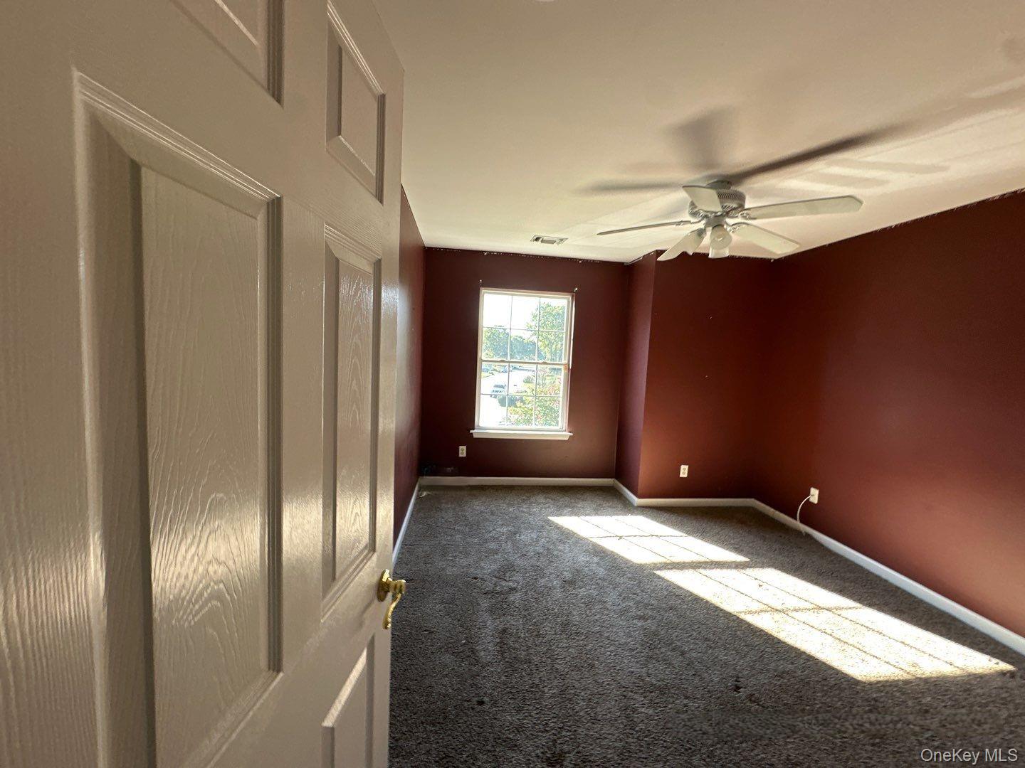 #11 photo, 2 East Avenue, सफ़ोक काउंटी Coram , NY 11727