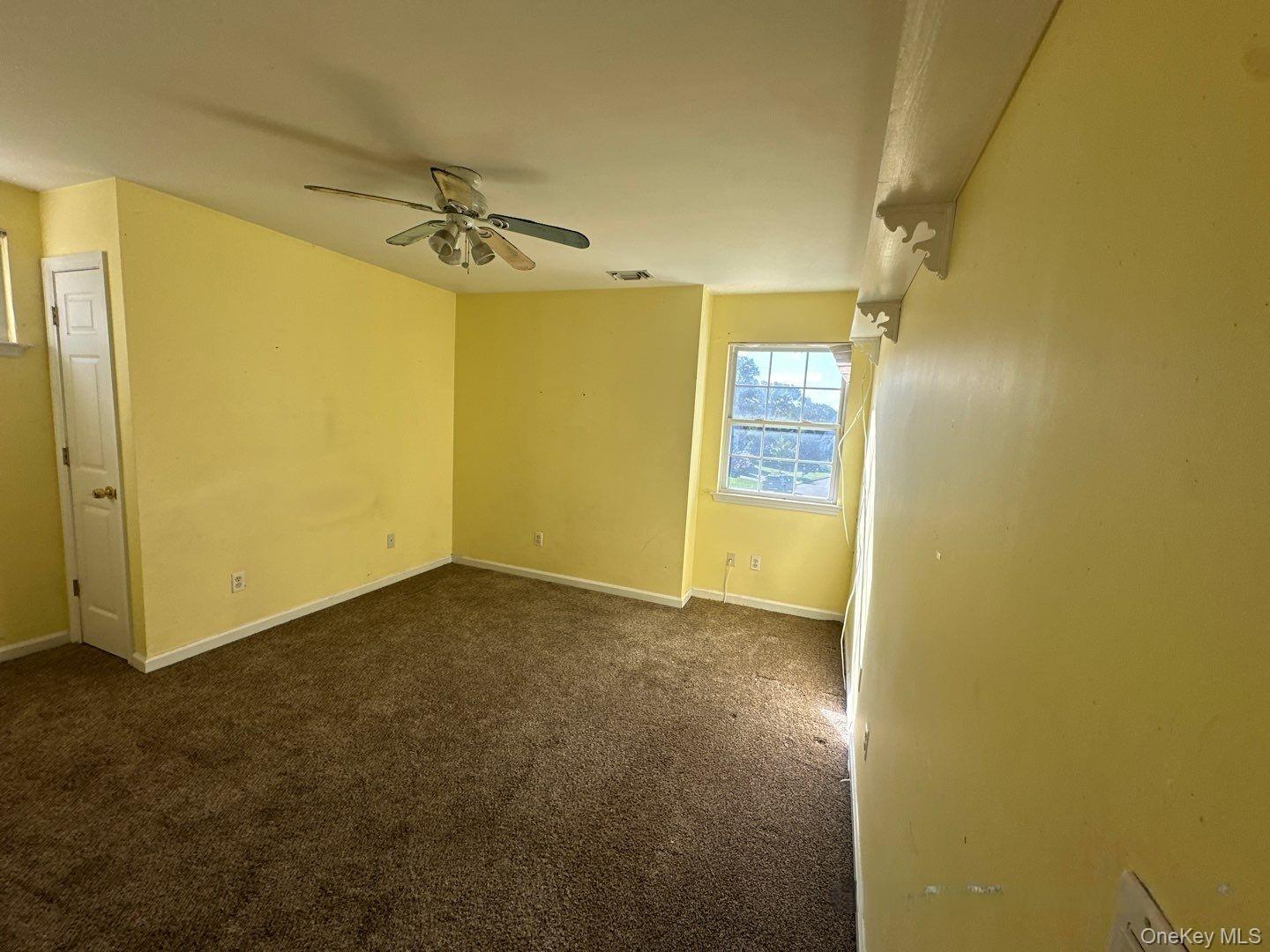 #12 photo, 2 East Avenue, सफ़ोक काउंटी Coram , NY 11727