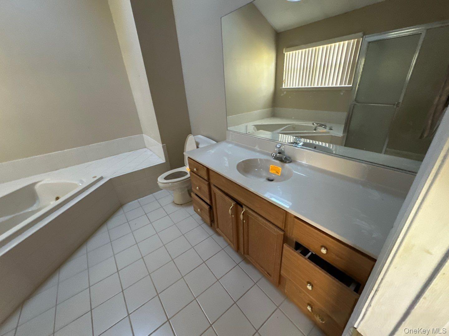 #14 photo, 2 East Avenue, सफ़ोक काउंटी Coram , NY 11727