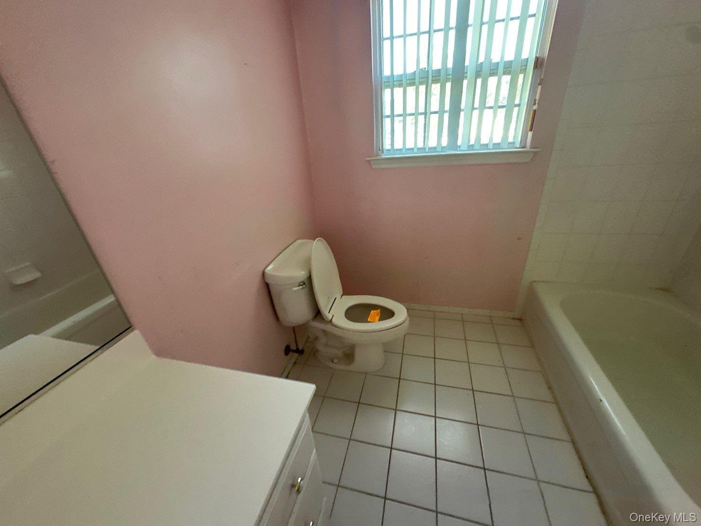 #15 photo, 2 East Avenue, सफ़ोक काउंटी Coram , NY 11727