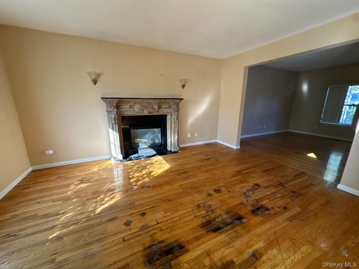 #2 photo, 2 East Avenue, सफ़ोक काउंटी Coram , NY 11727