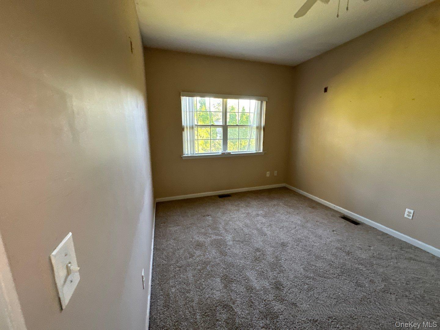 #8 photo, 2 East Avenue, सफ़ोक काउंटी Coram , NY 11727