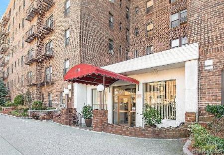 #6 photo, 71-11 Yellowstone Boulevard, クイーンズ区 Forest Hills , NY 11375