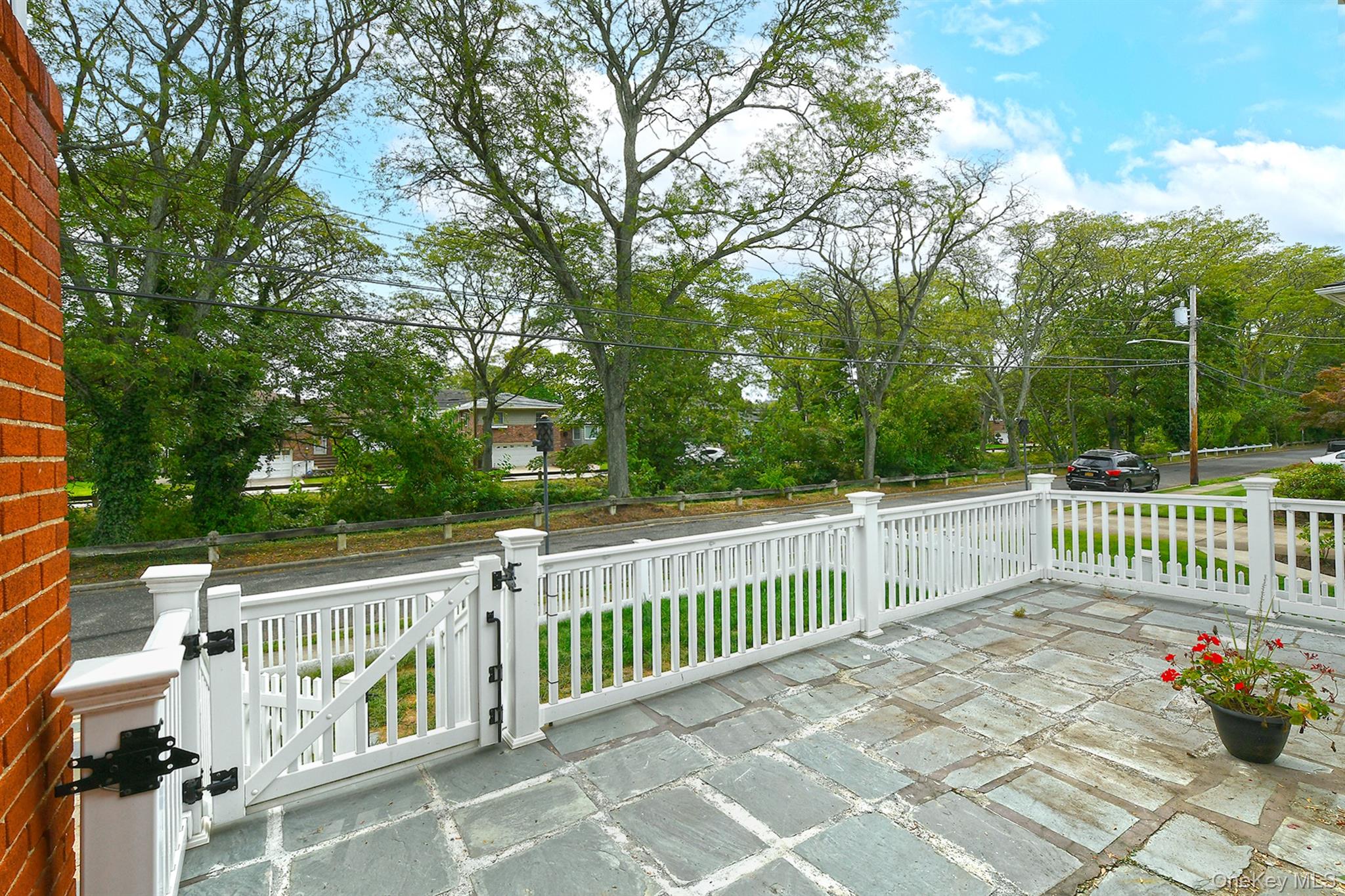 #3 photo, 147 Brookside Drive, Valley Stream , NY 11581