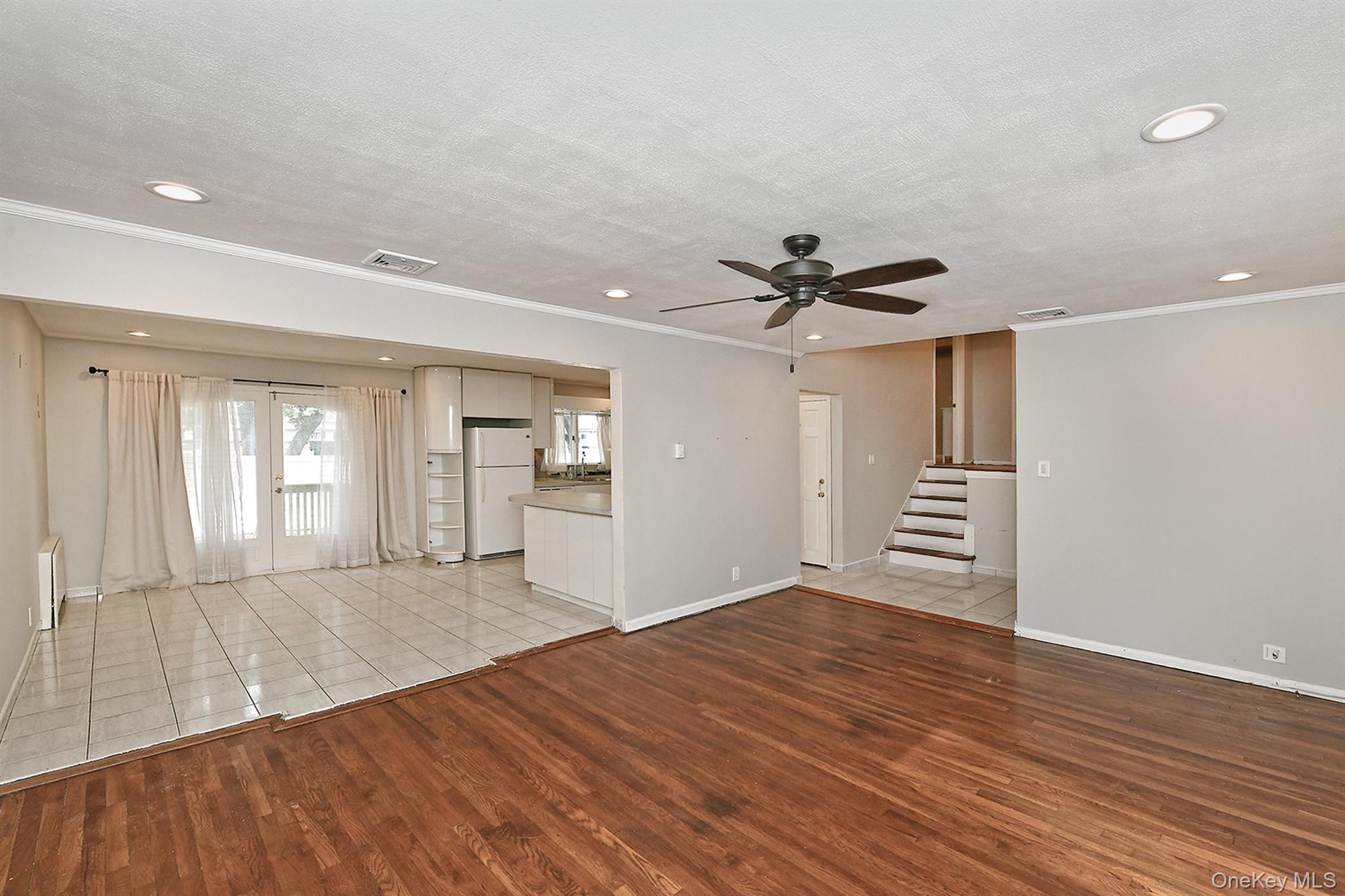 #8 photo, 147 Brookside Drive, Valley Stream , NY 11581