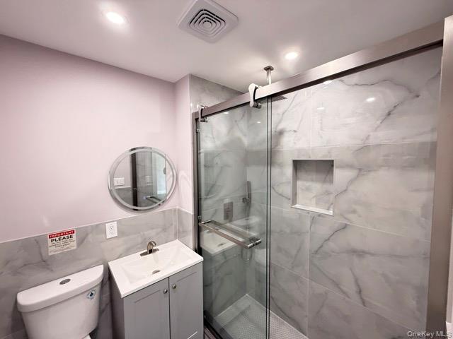 #13 photo, 719 E 217th Street, Bronx , NY 10467