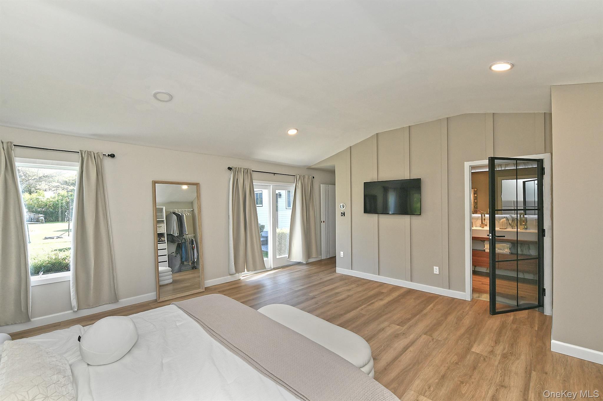 #14 photo, 221 Burr Road, East Northport , NY 11731