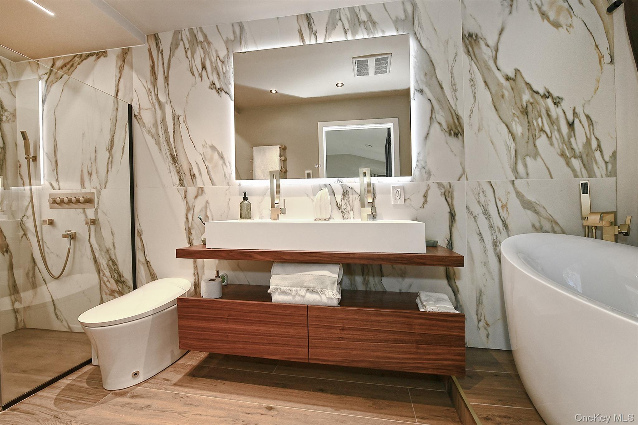 #15 photo, 221 Burr Road, East Northport , NY 11731