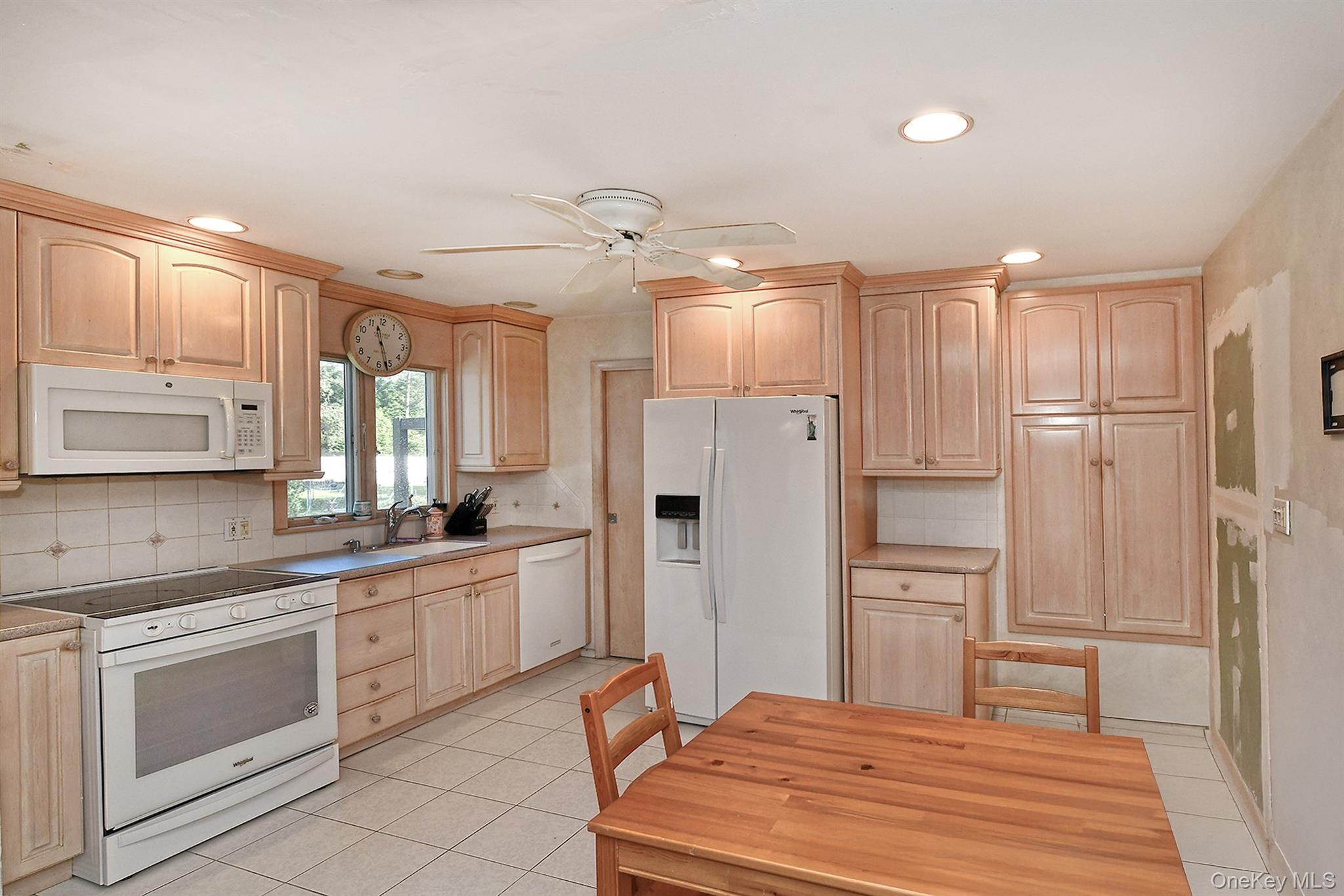 #16 photo, 221 Burr Road, East Northport , NY 11731