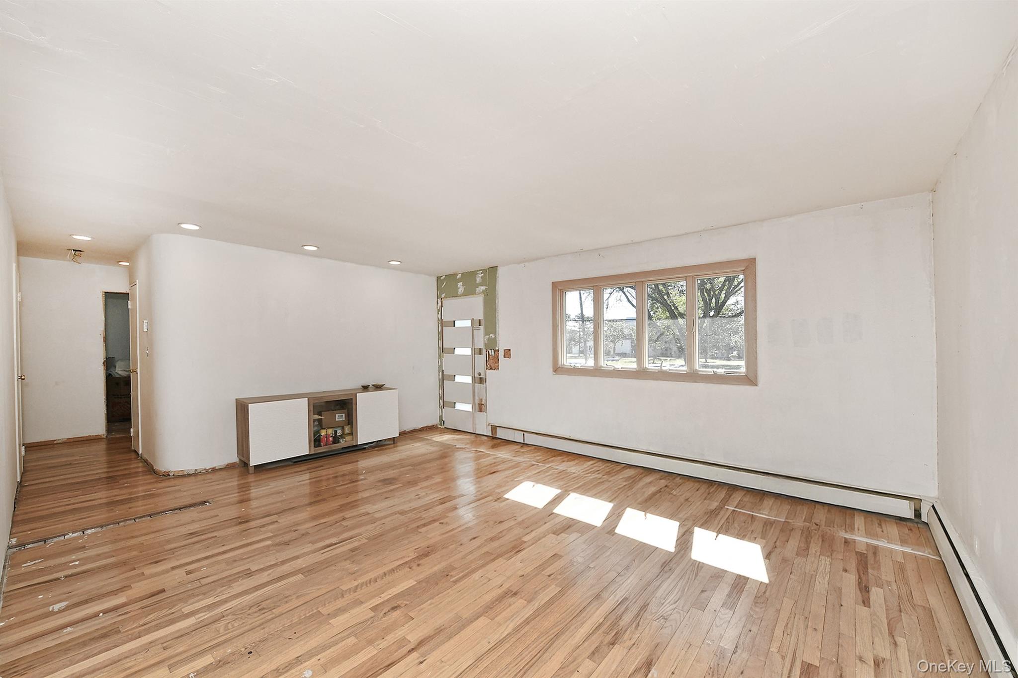 #19 photo, 221 Burr Road, East Northport , NY 11731