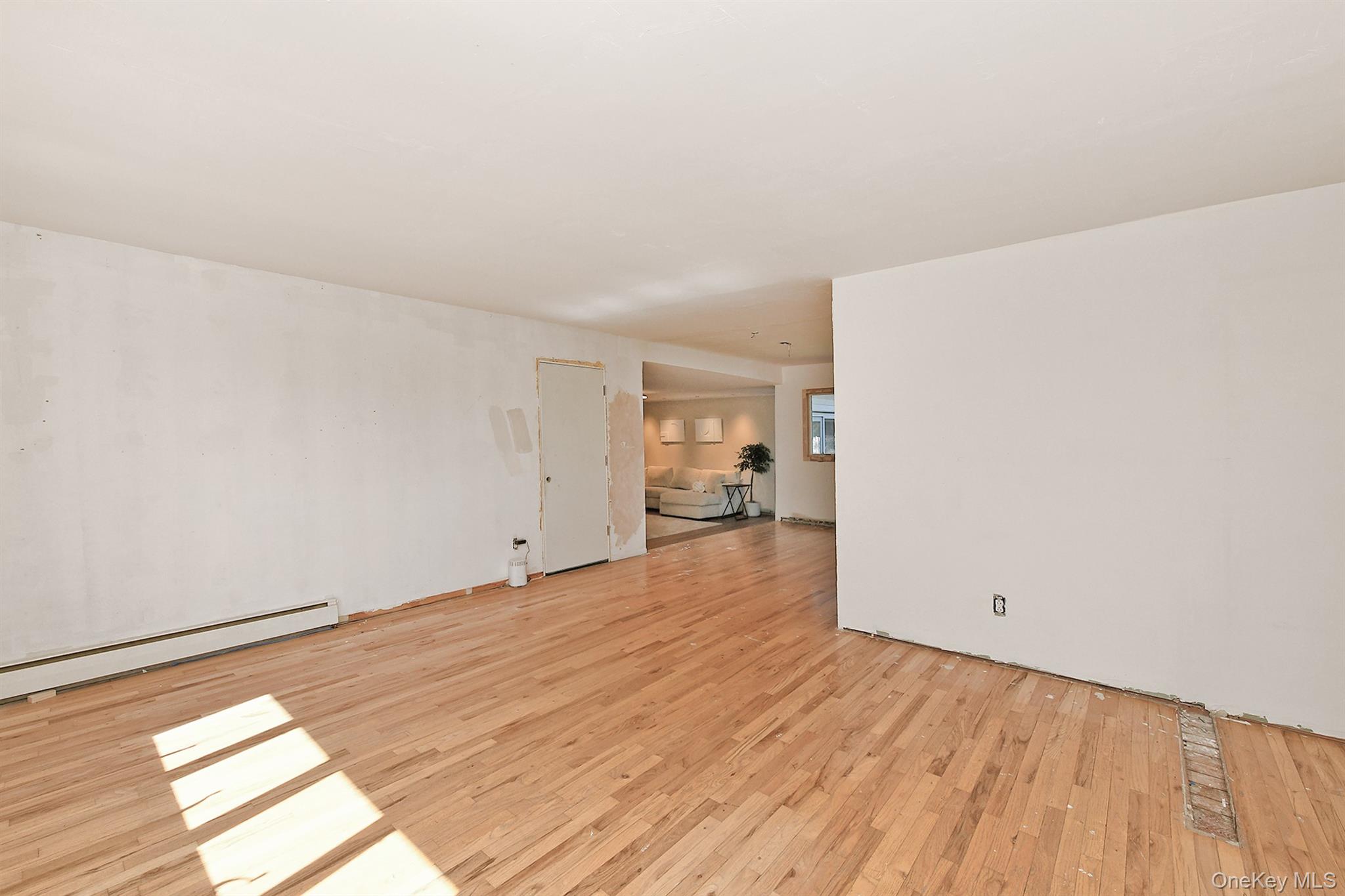 #20 photo, 221 Burr Road, East Northport , NY 11731