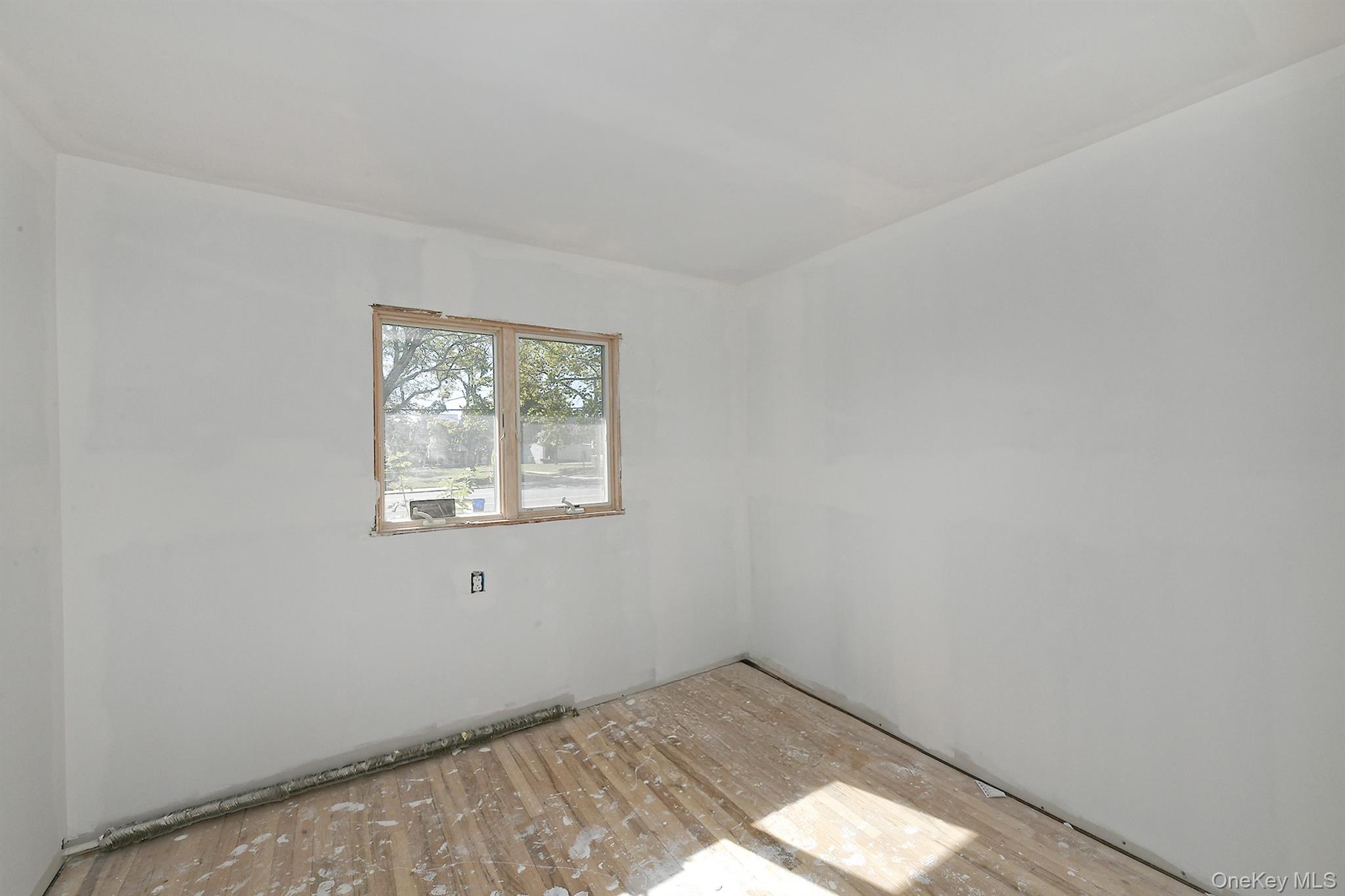 #6 photo, 221 Burr Road, East Northport , NY 11731