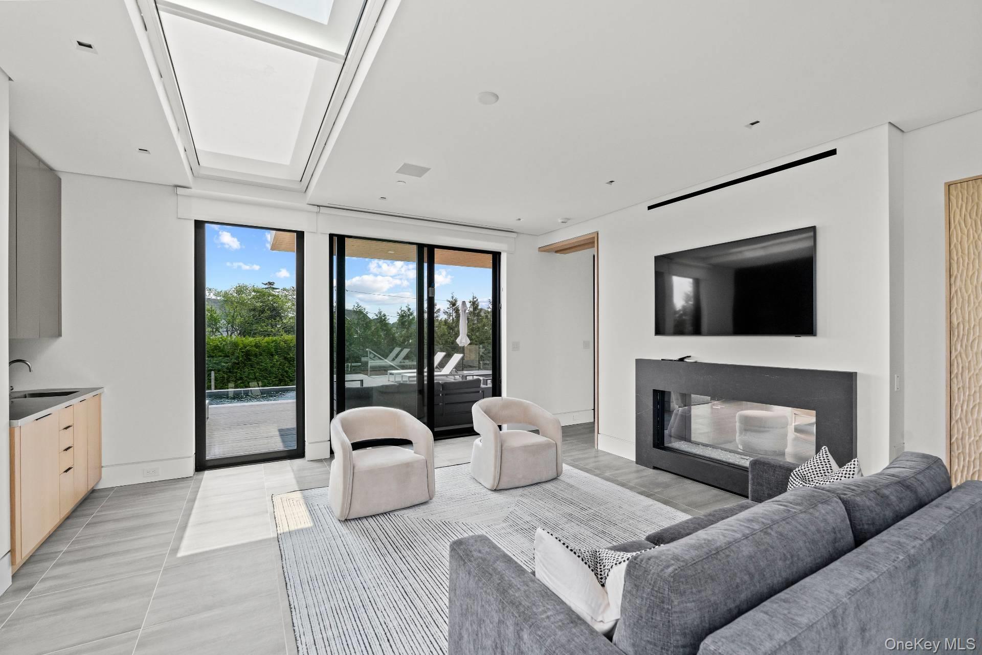 #12 photo, 8 Middle Pond Lane, Southampton , NY 11968