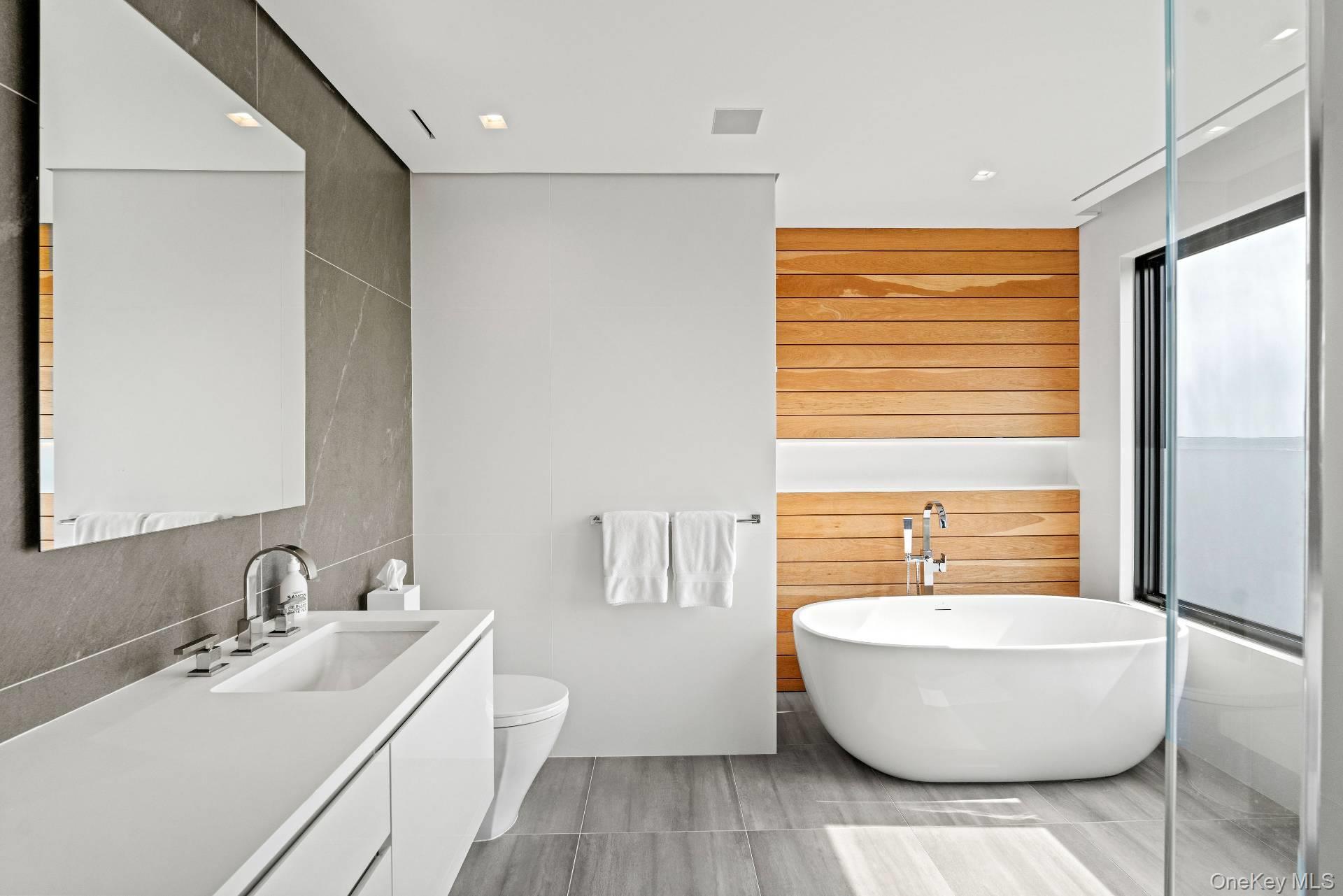 #14 photo, 8 Middle Pond Lane, Southampton , NY 11968