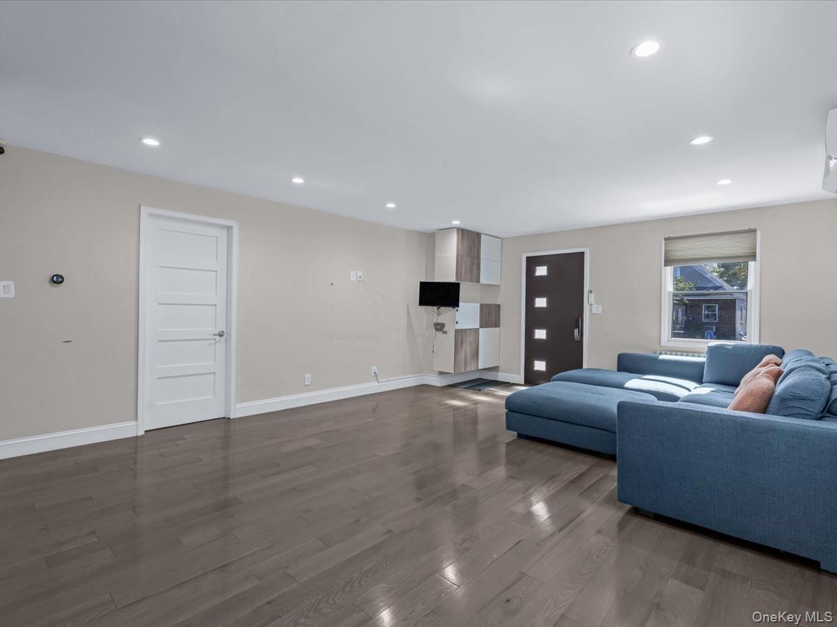 #7 photo, 16337 20th Avenue, Whitestone , NY 11357