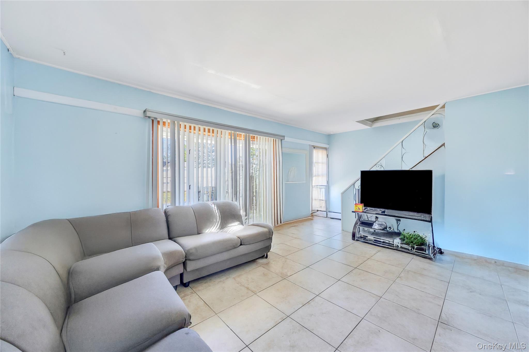 #4 photo, 16 Cloister Lane, Hicksville , NY 11801