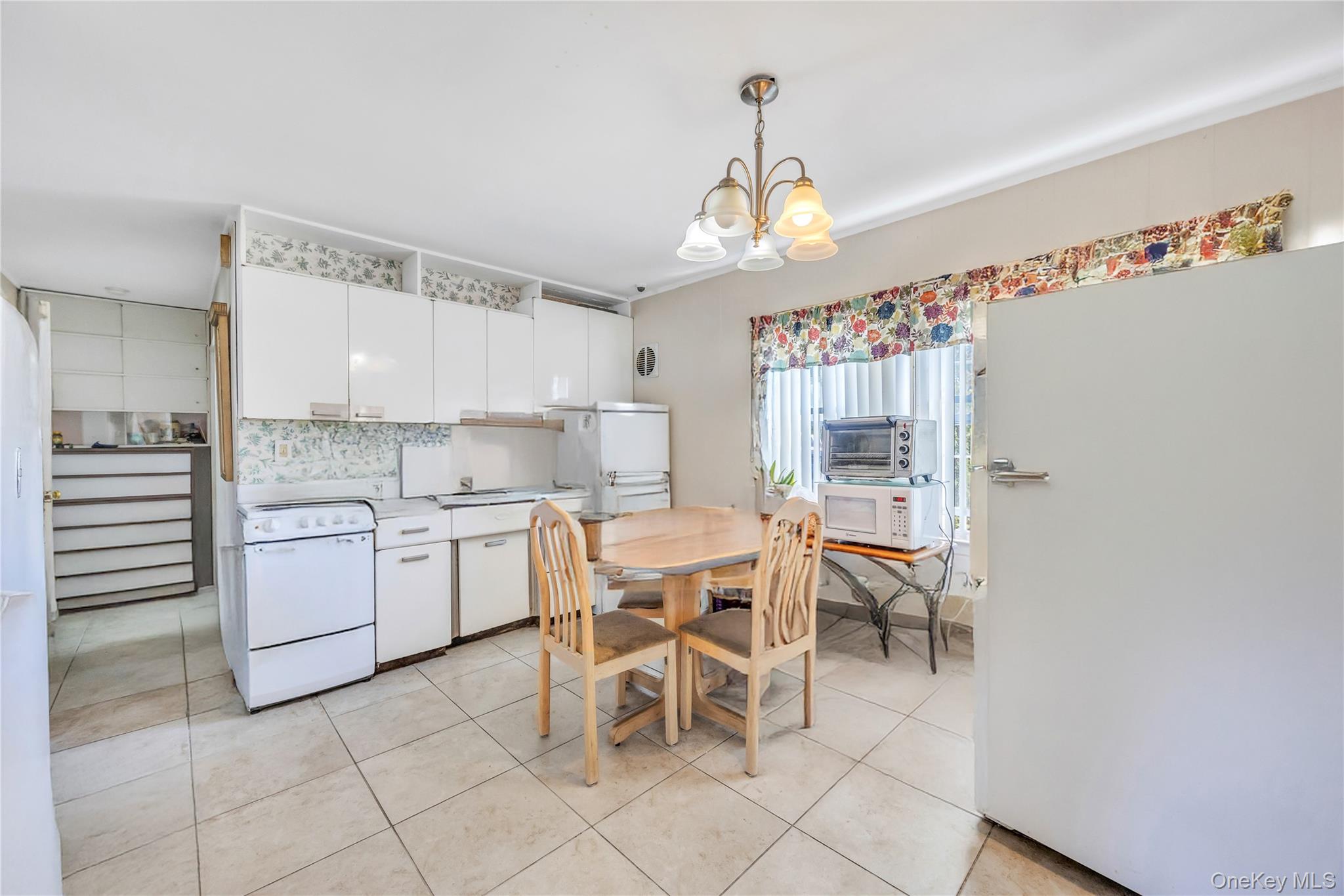 #6 photo, 16 Cloister Lane, Hicksville , NY 11801