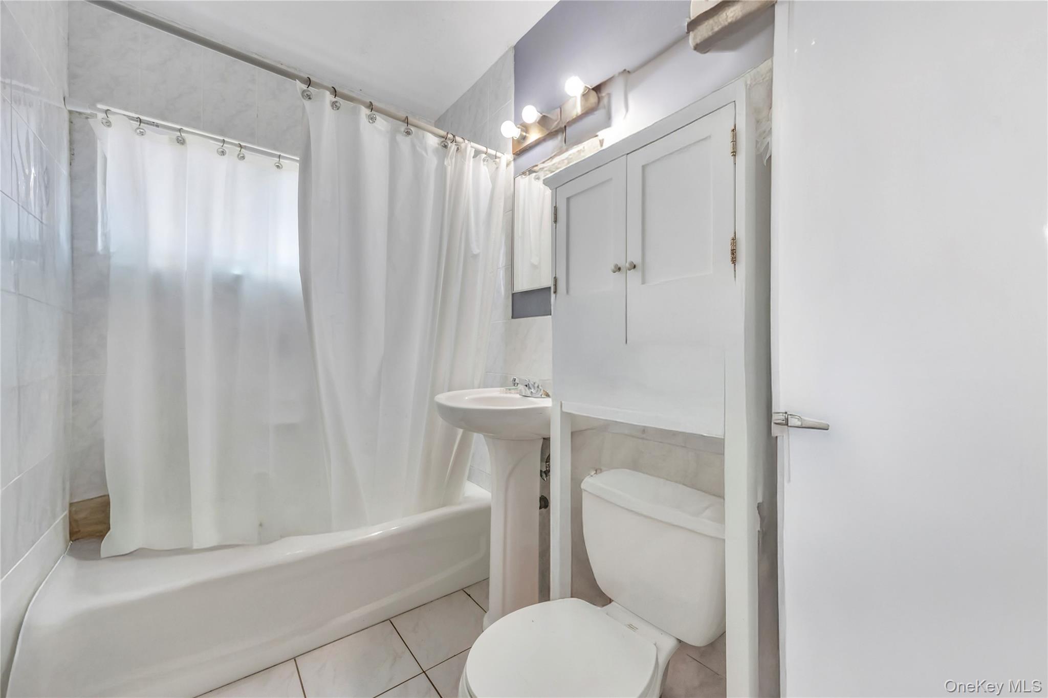 #7 photo, 16 Cloister Lane, Hicksville , NY 11801