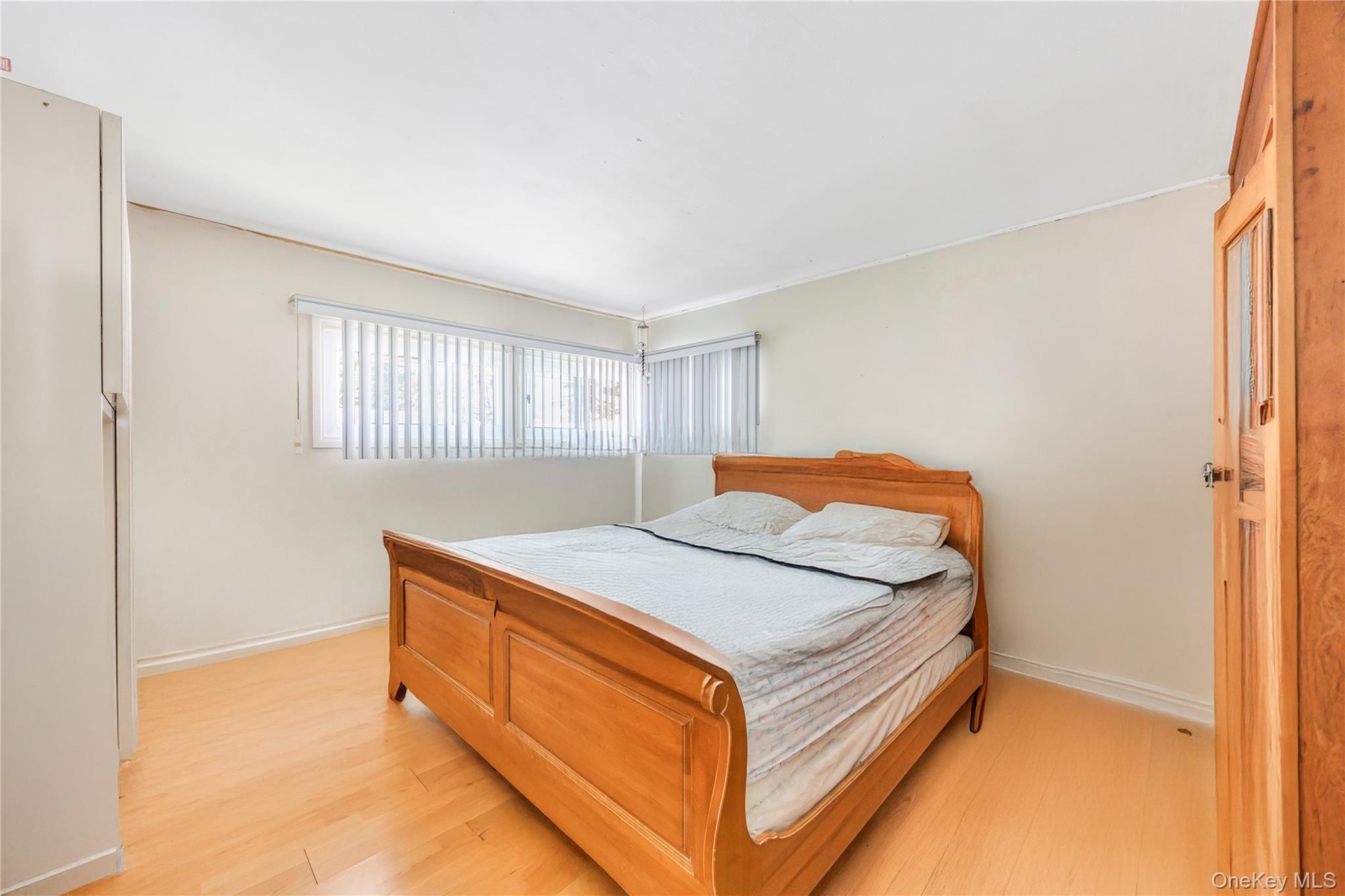 #8 photo, 16 Cloister Lane, Hicksville , NY 11801