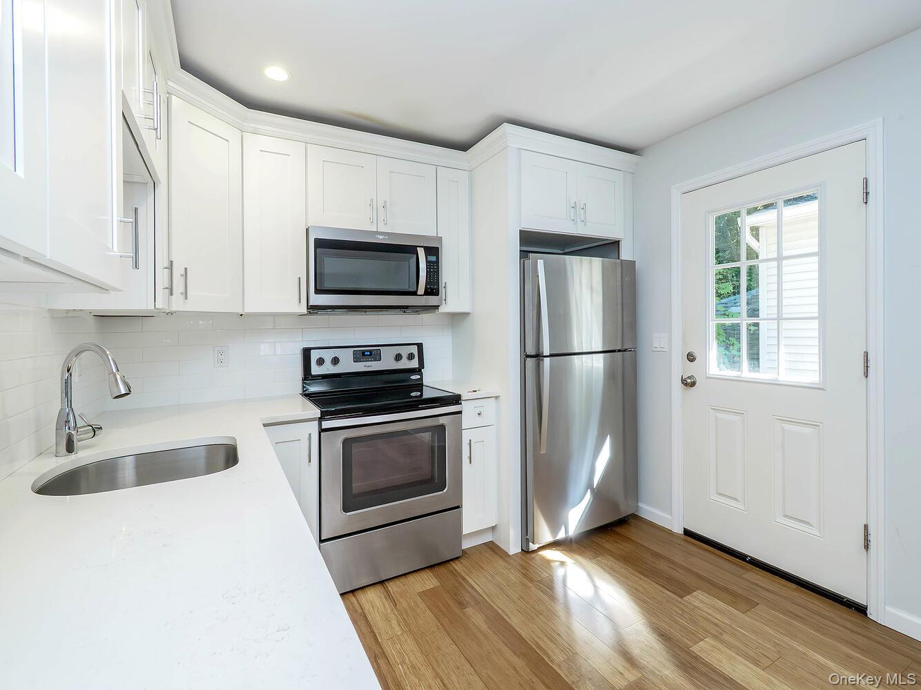 #1 photo, 15 Albin Street, नासाउ काउंटी Glen Cove , NY 11542