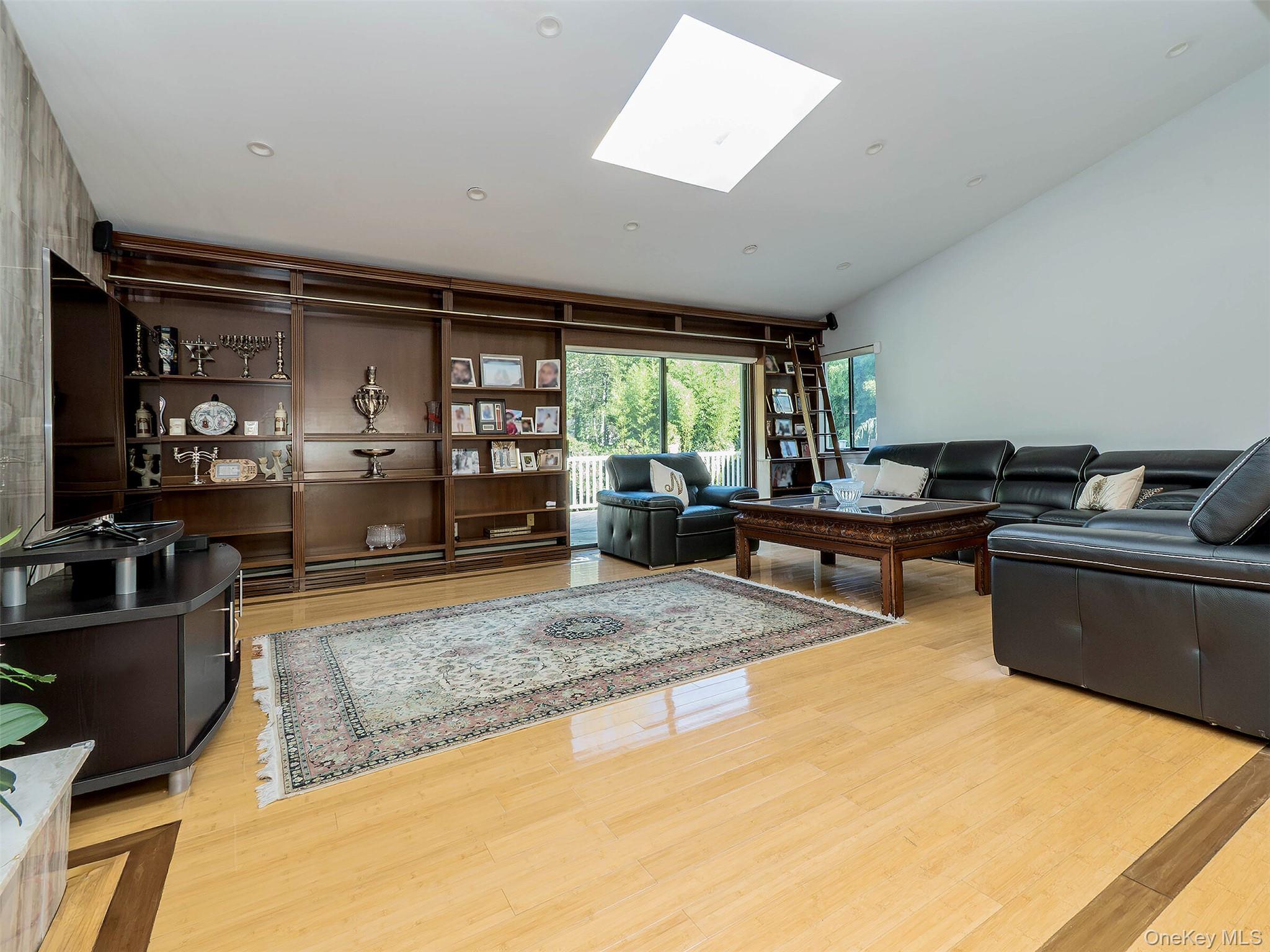 #13 photo, 32 Carriage Road, ナッソー郡 Great Neck , NY 11024