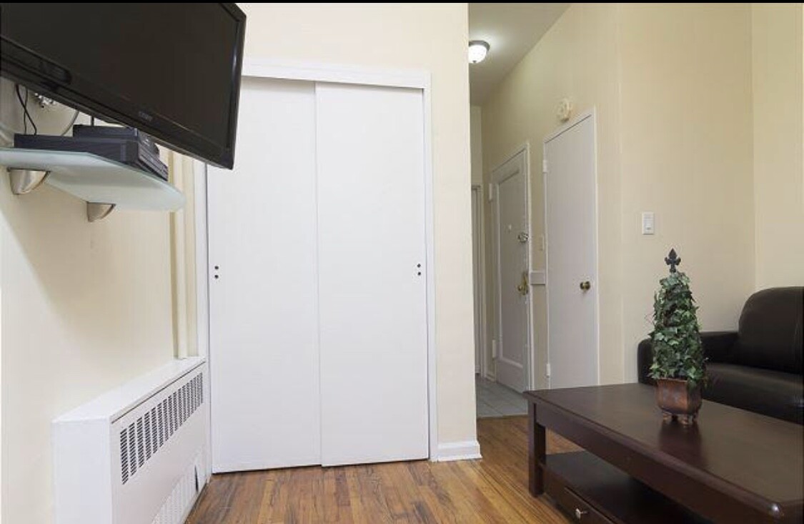 #2 photo, 238 E 82ND Street, Yorkville , NY 10028