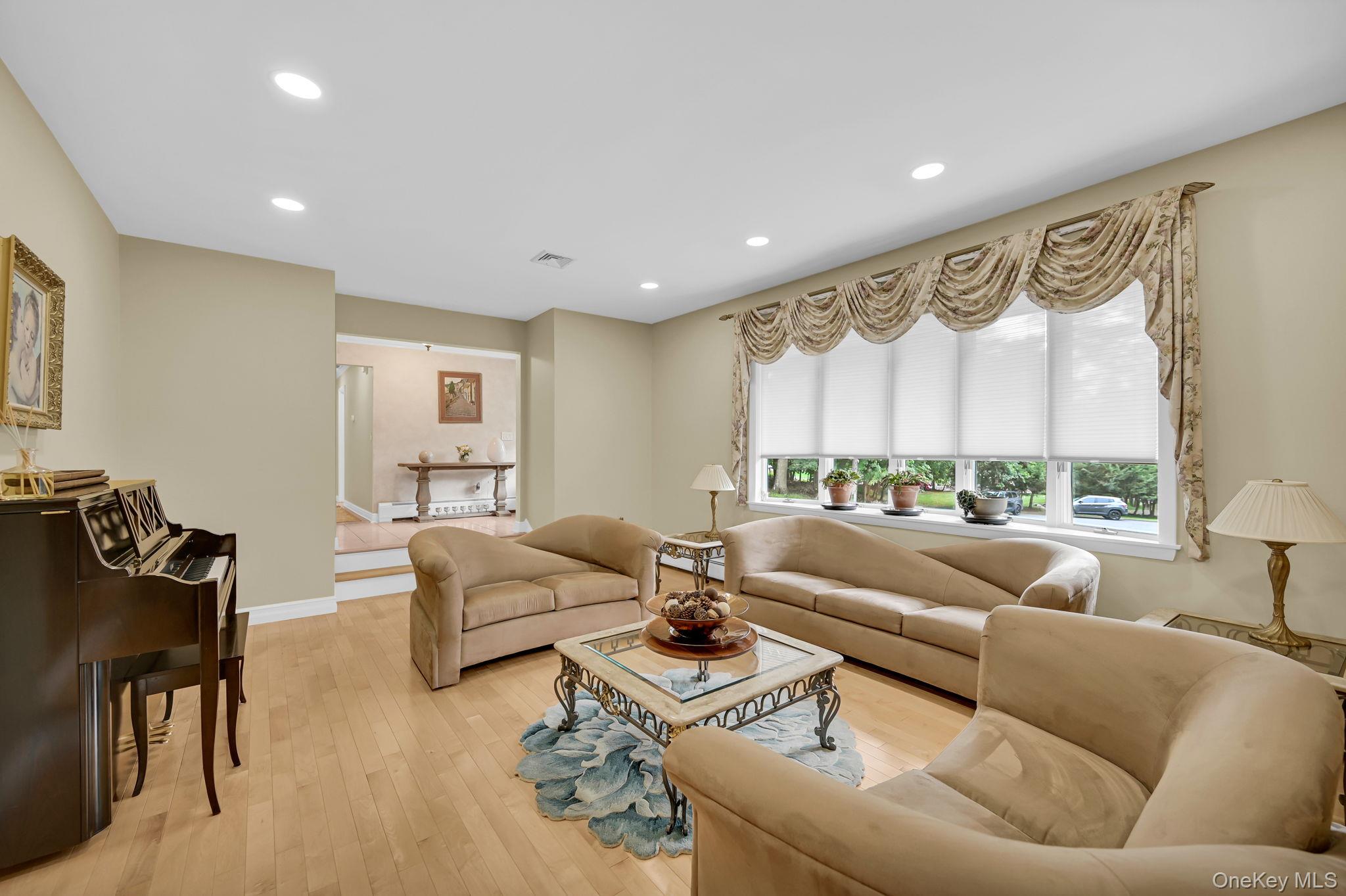 #8 photo, 15 Ramapo Lane, Chestnut Ridge , NY 10952