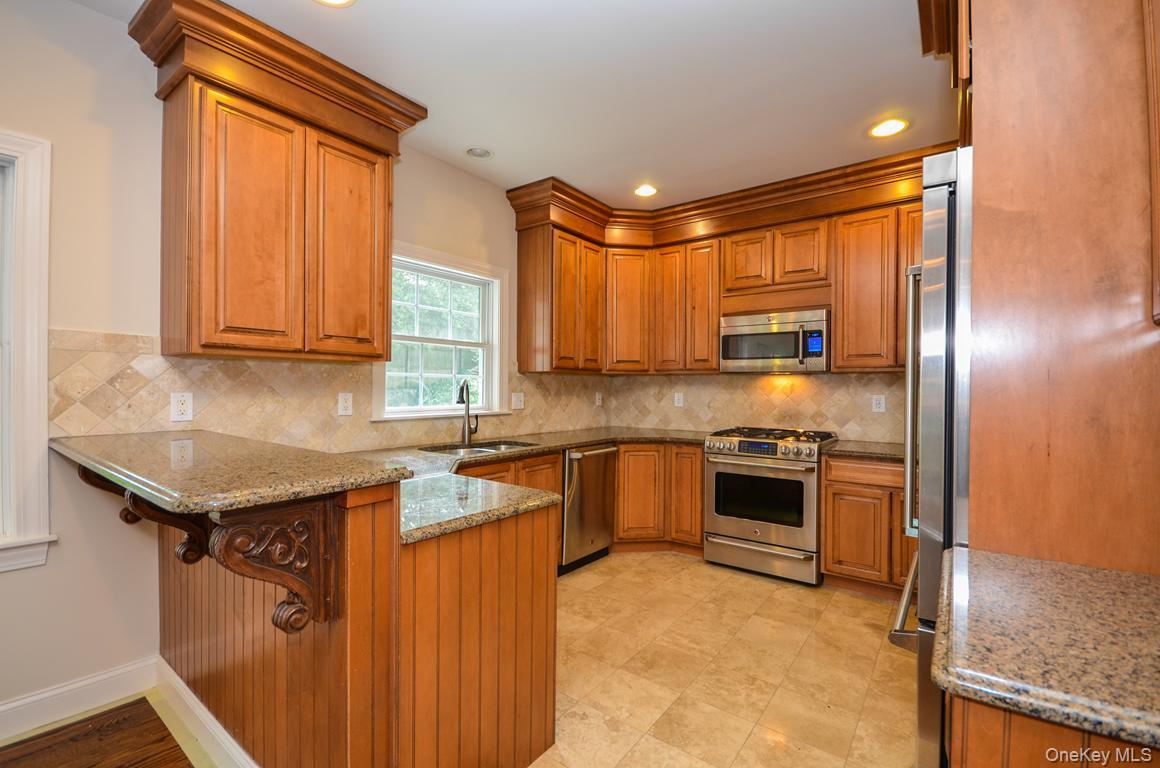 #4 photo, 404 Columbus Avenue, West Harrison , NY 10604