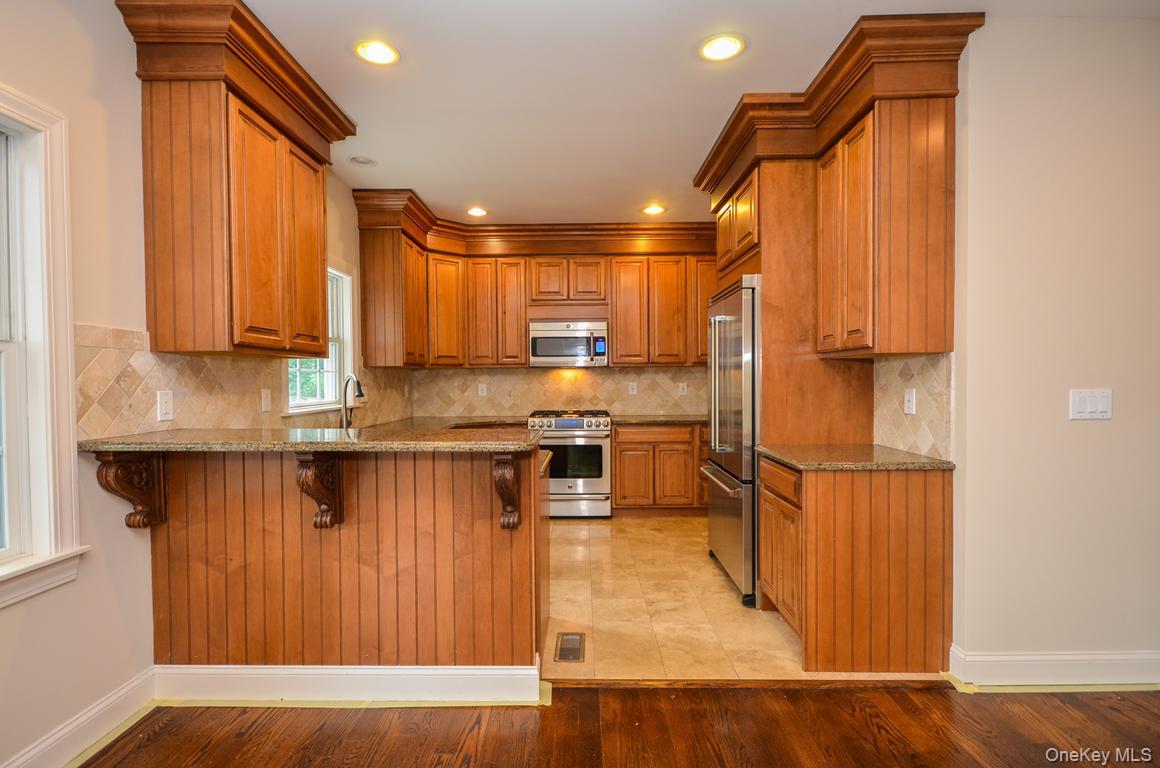 #6 photo, 404 Columbus Avenue, West Harrison , NY 10604