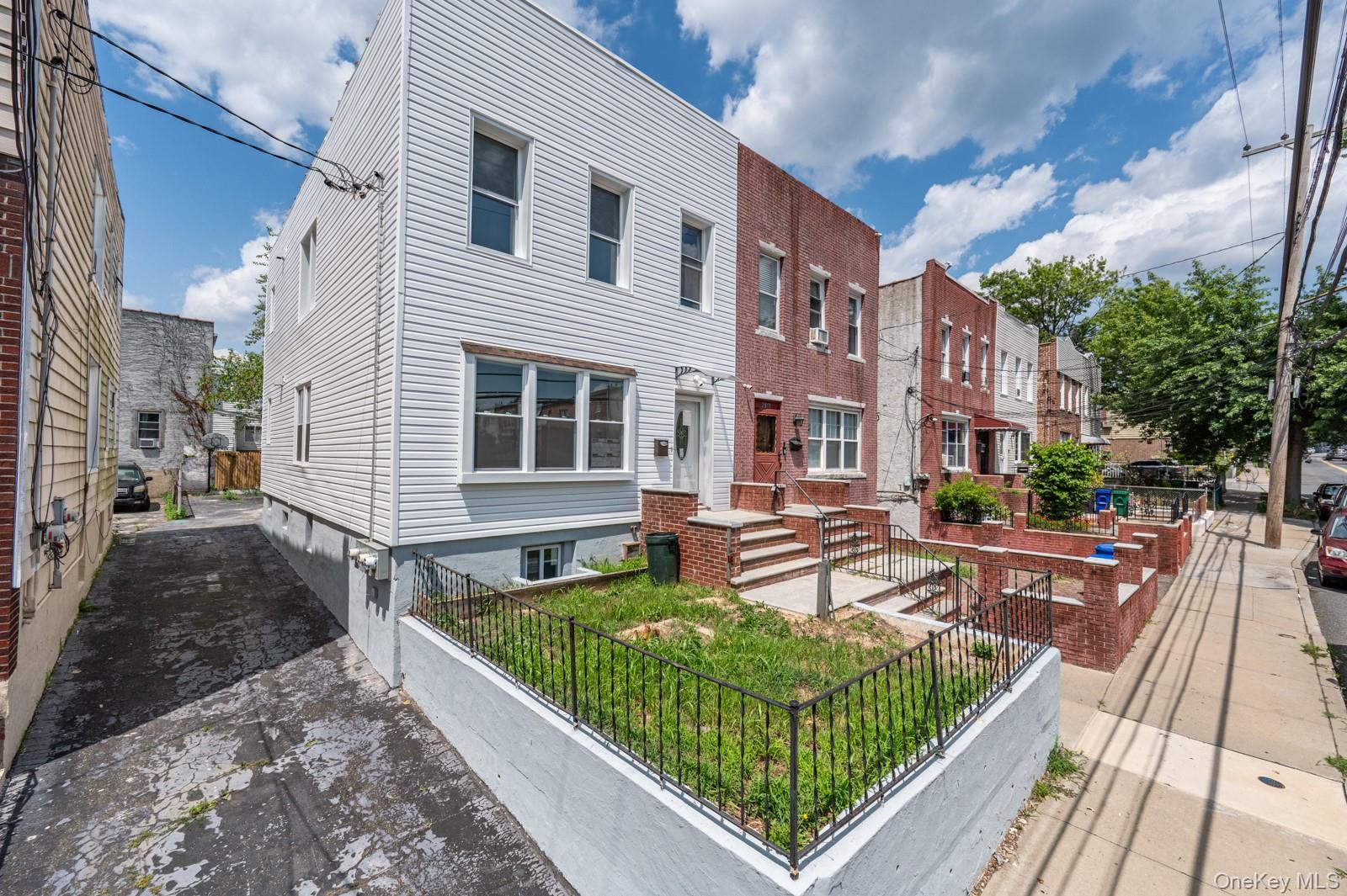 #2 photo, 2857 Lawton Avenue, Bronx , NY 10465