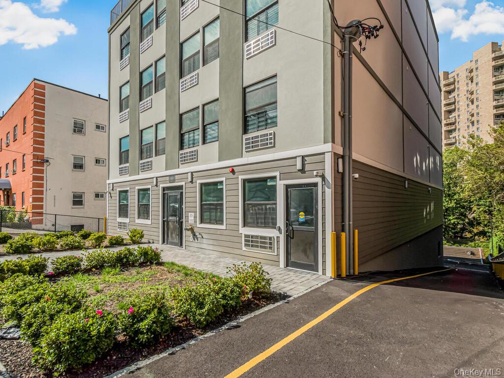 #4 photo, 409 Warburton Avenue, Yonkers , NY 10701