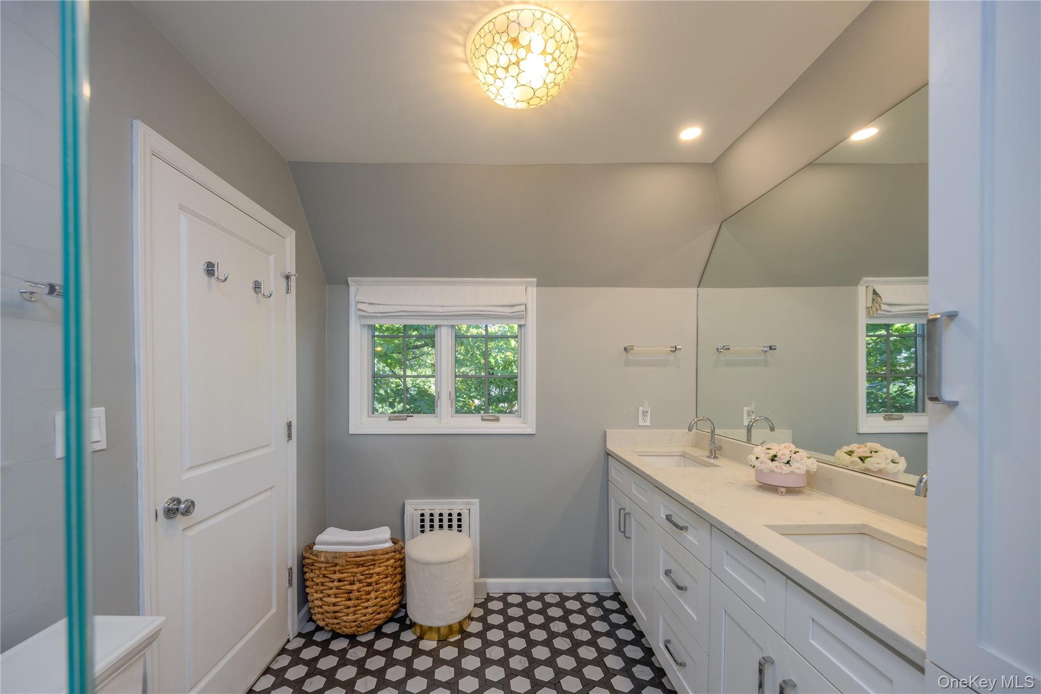 #20 photo, 209 Pondfield Road, Bronxville , NY 10708