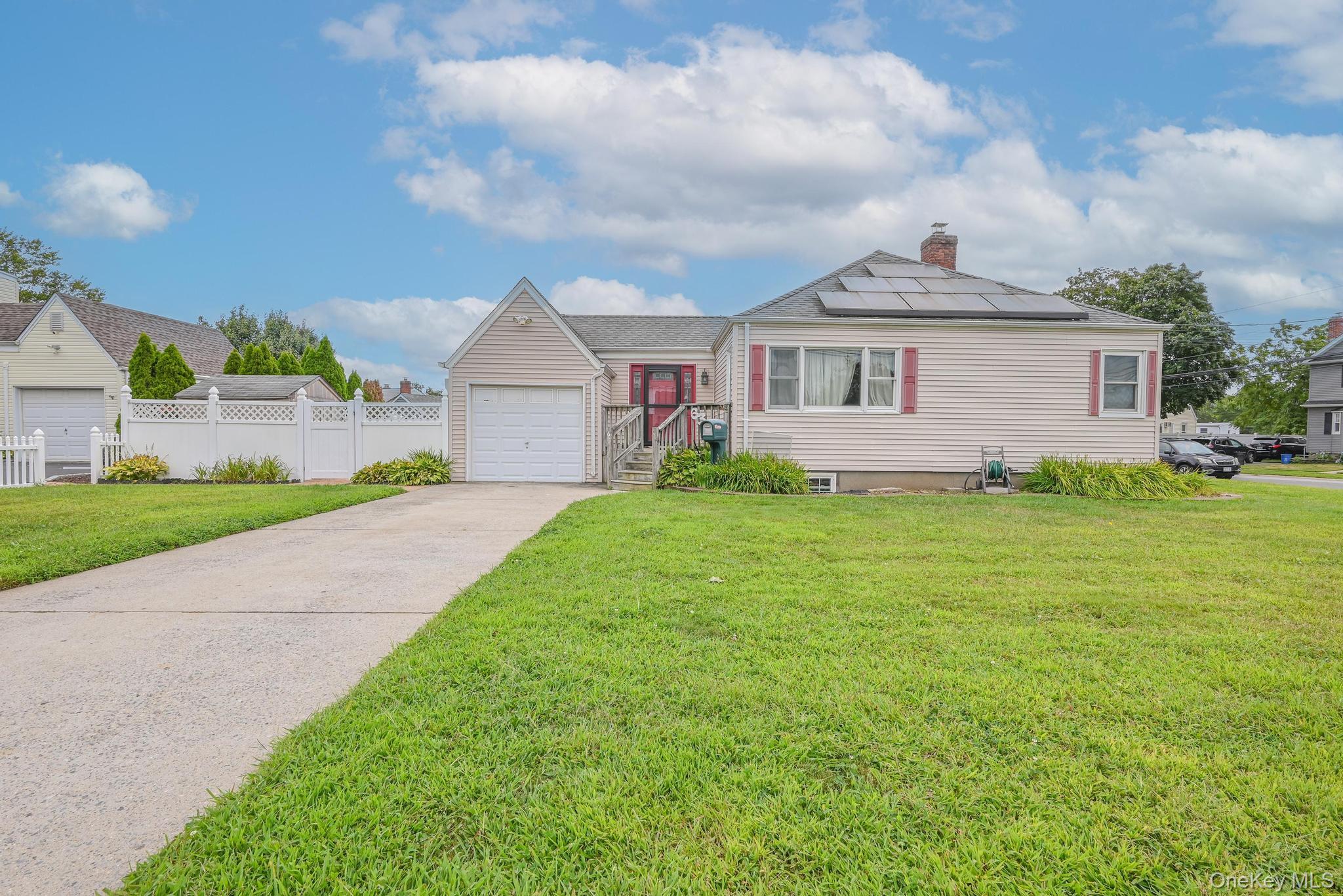 #1 photo, 63 Cedar Avenue, 东长岛 Farmingdale , NY 11735