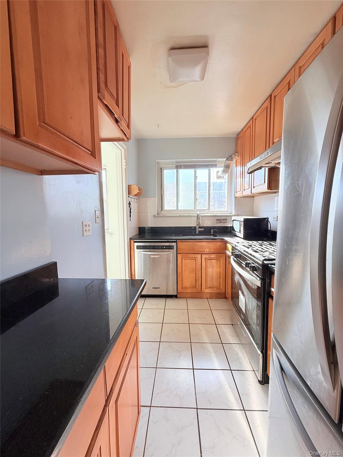 #8 photo, 66-10 110 Street, Forest Hills , NY 11375