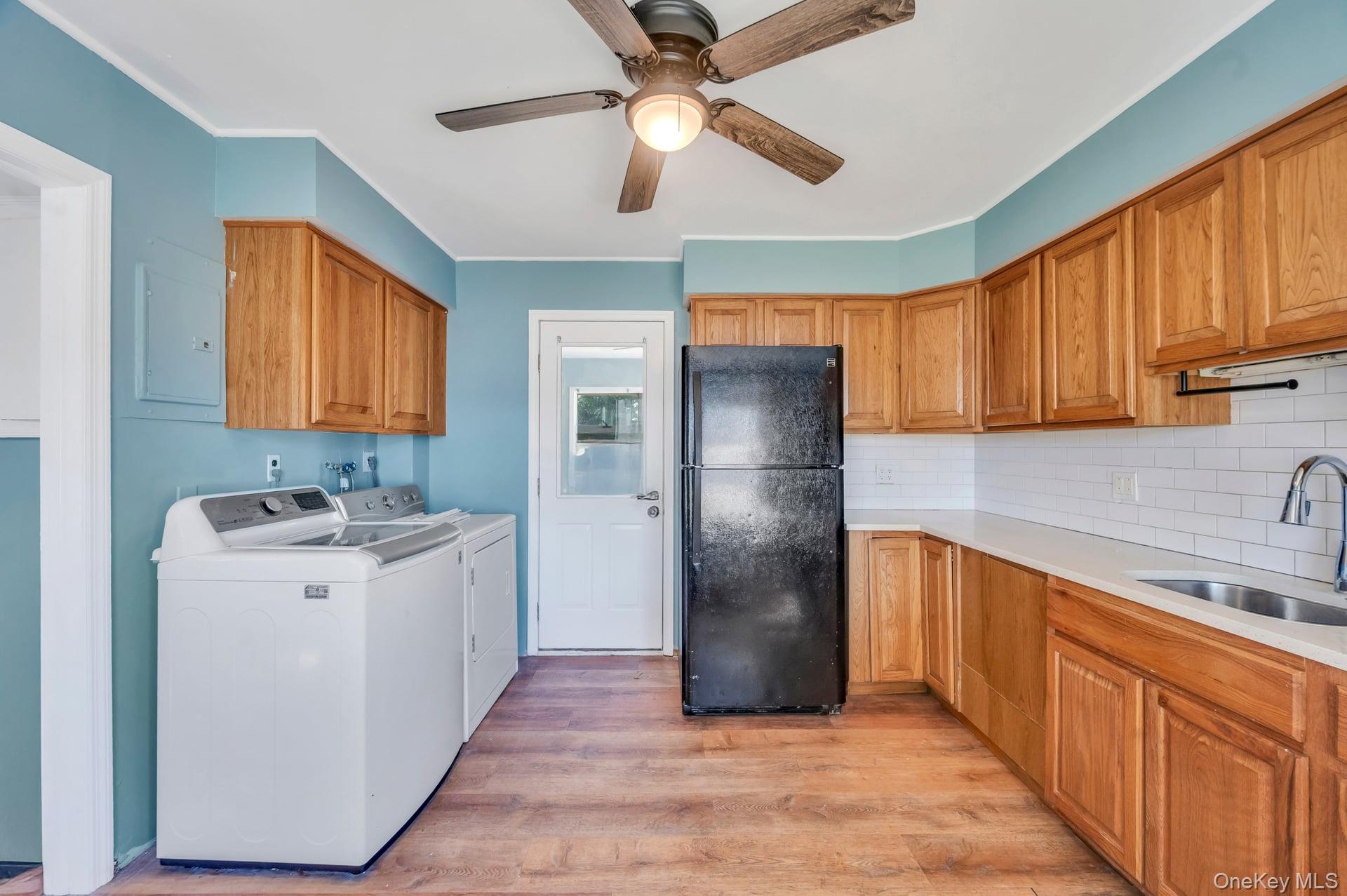 #11 photo, 81 Division Avenue, ナッソー郡 Levittown , NY 11756