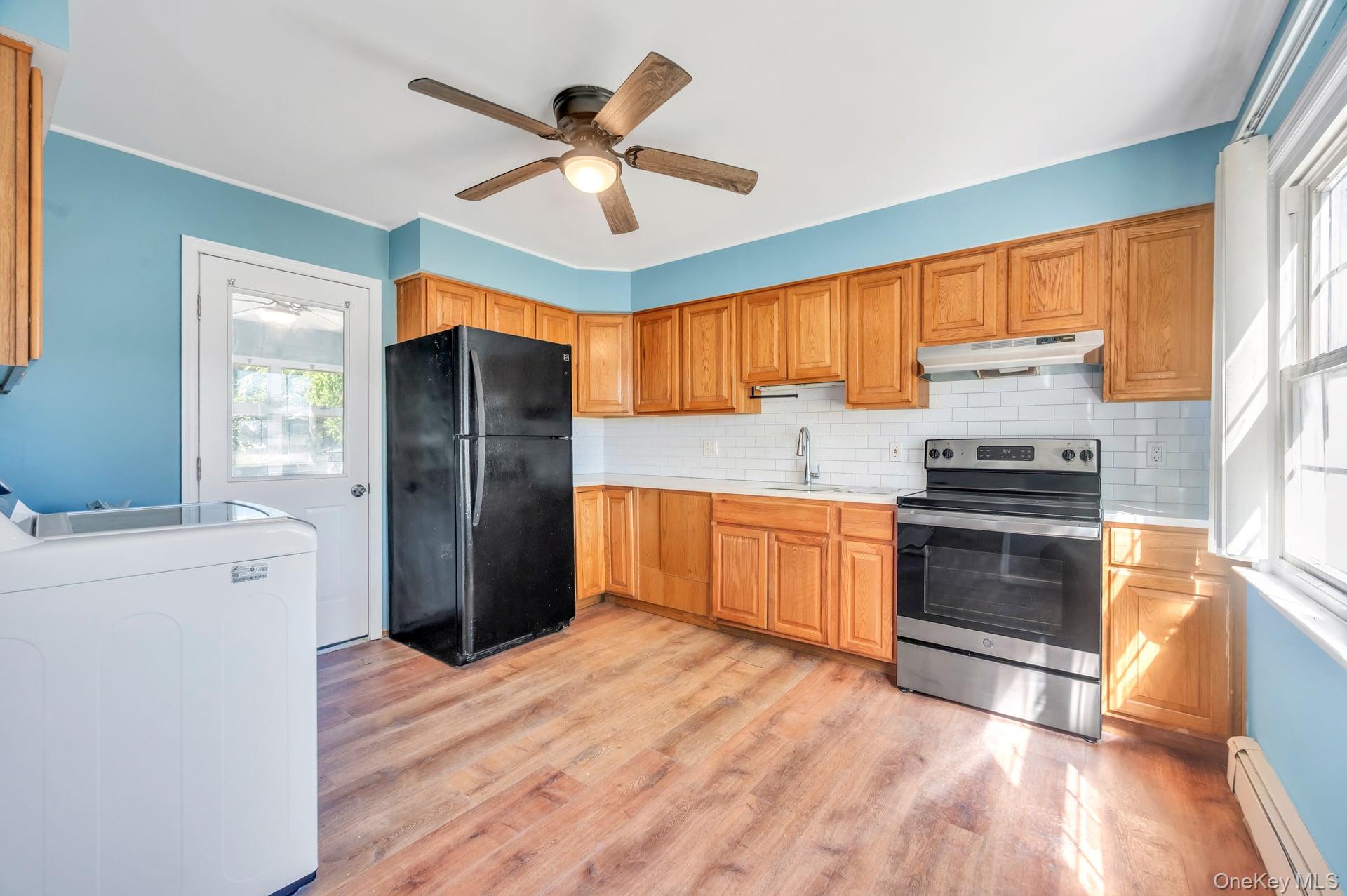 #12 photo, 81 Division Avenue, ナッソー郡 Levittown , NY 11756