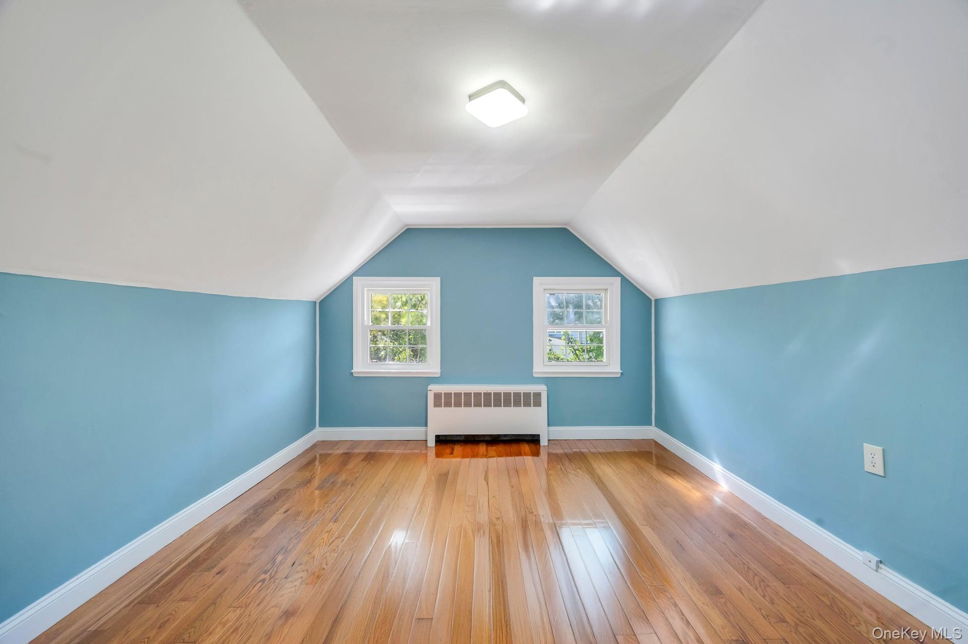 #16 photo, 81 Division Avenue, ナッソー郡 Levittown , NY 11756