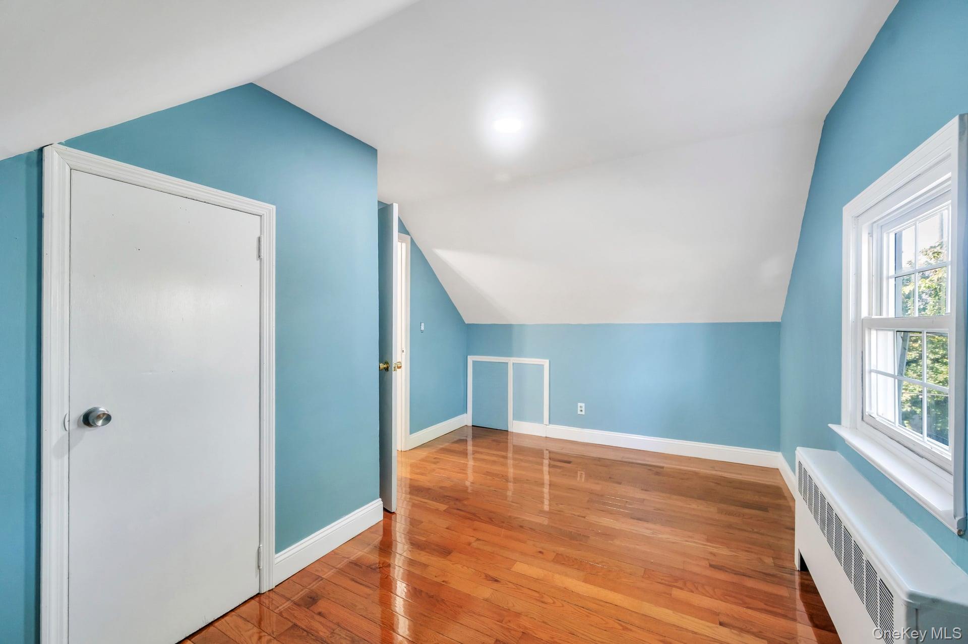 #17 photo, 81 Division Avenue, ナッソー郡 Levittown , NY 11756